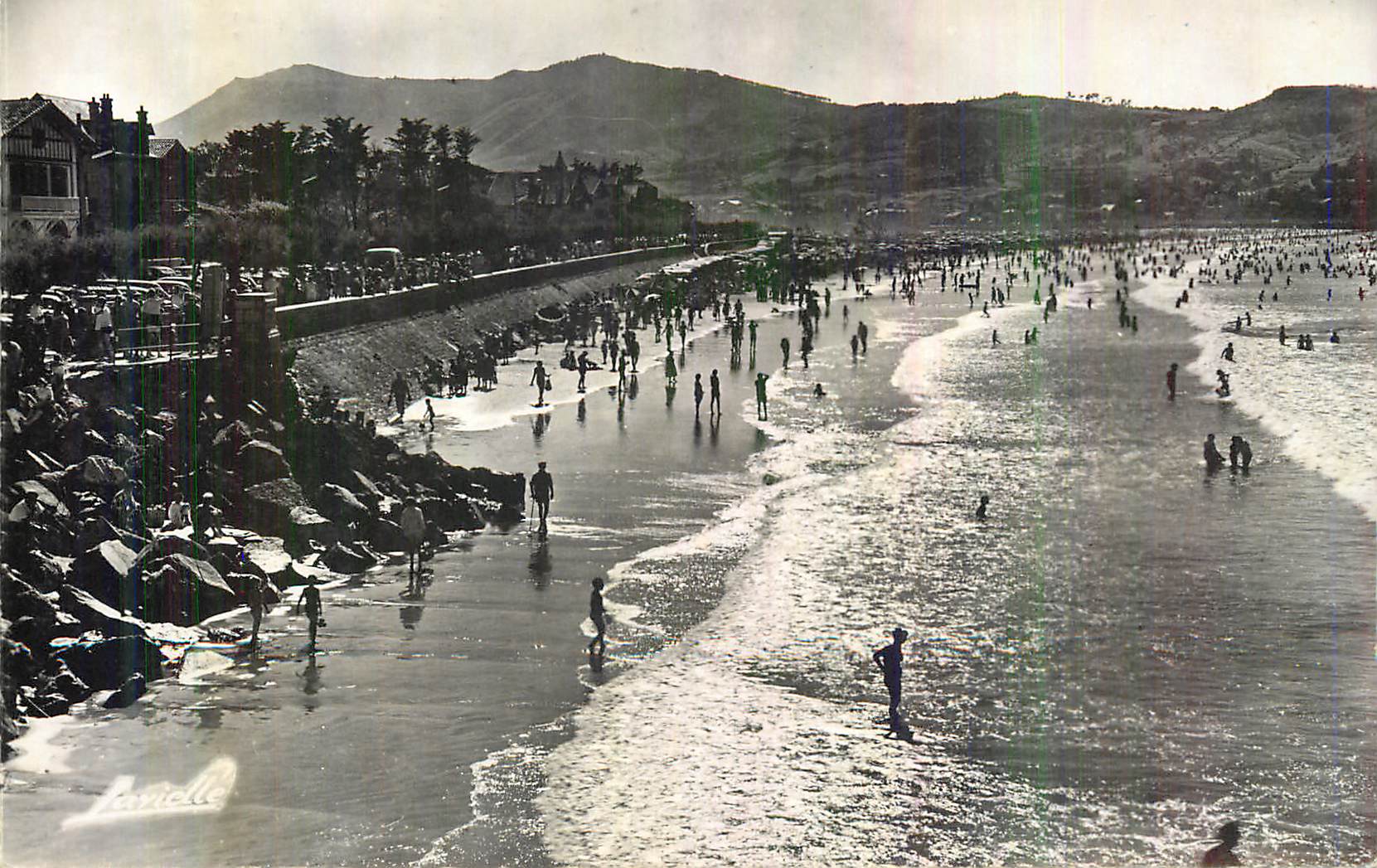 CPM Hendaye la Plage a Contre Jour au Fond l'Espagne