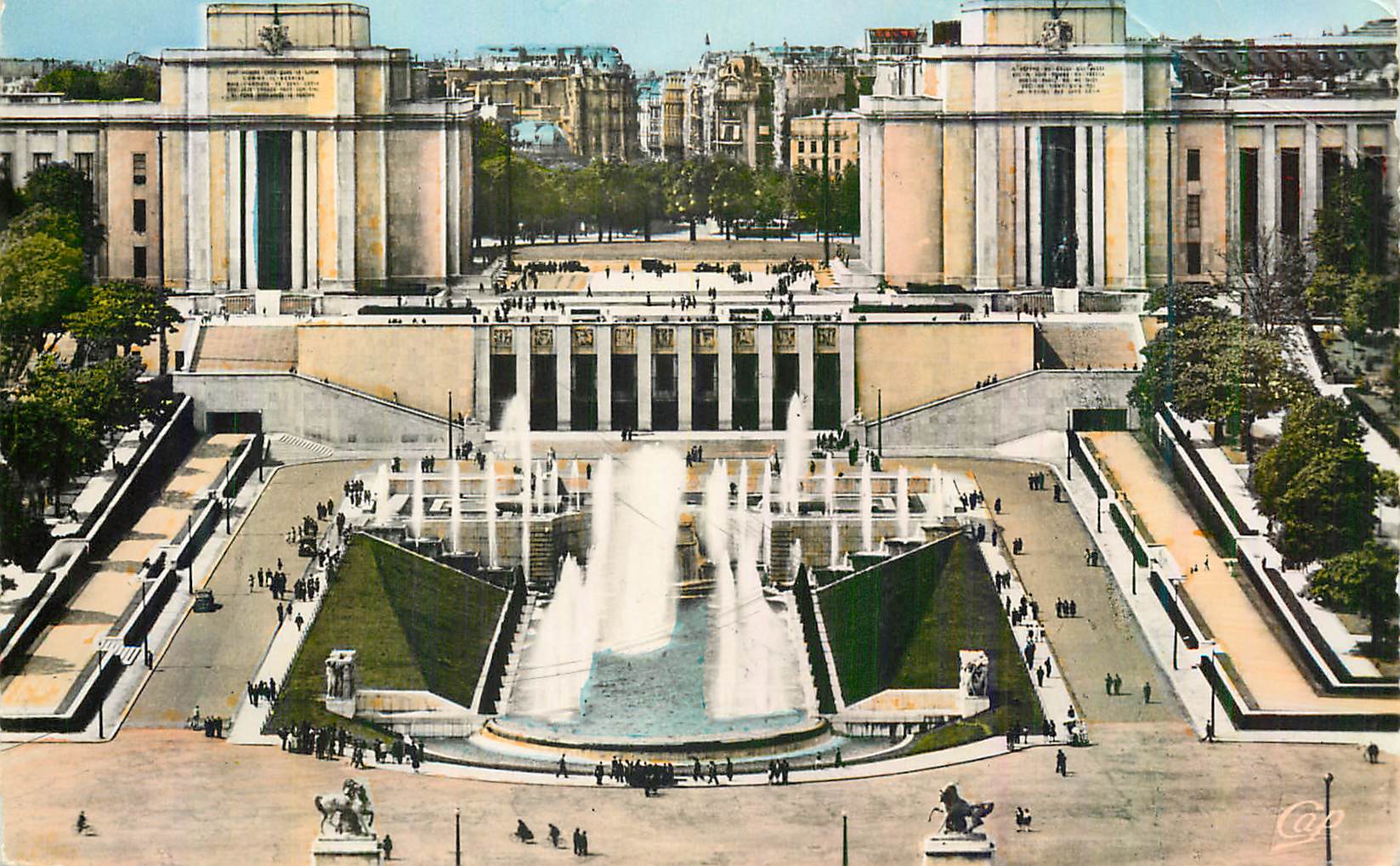 CPM Paris Le Palais de Chaillot Les Grandes Eaux