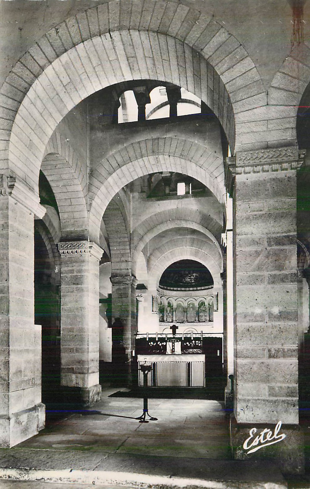 CPM L'Eglise de Germigny des Pres L'Interieur de la Tour Lanterne et l'Abside Orientale (IXe S)
