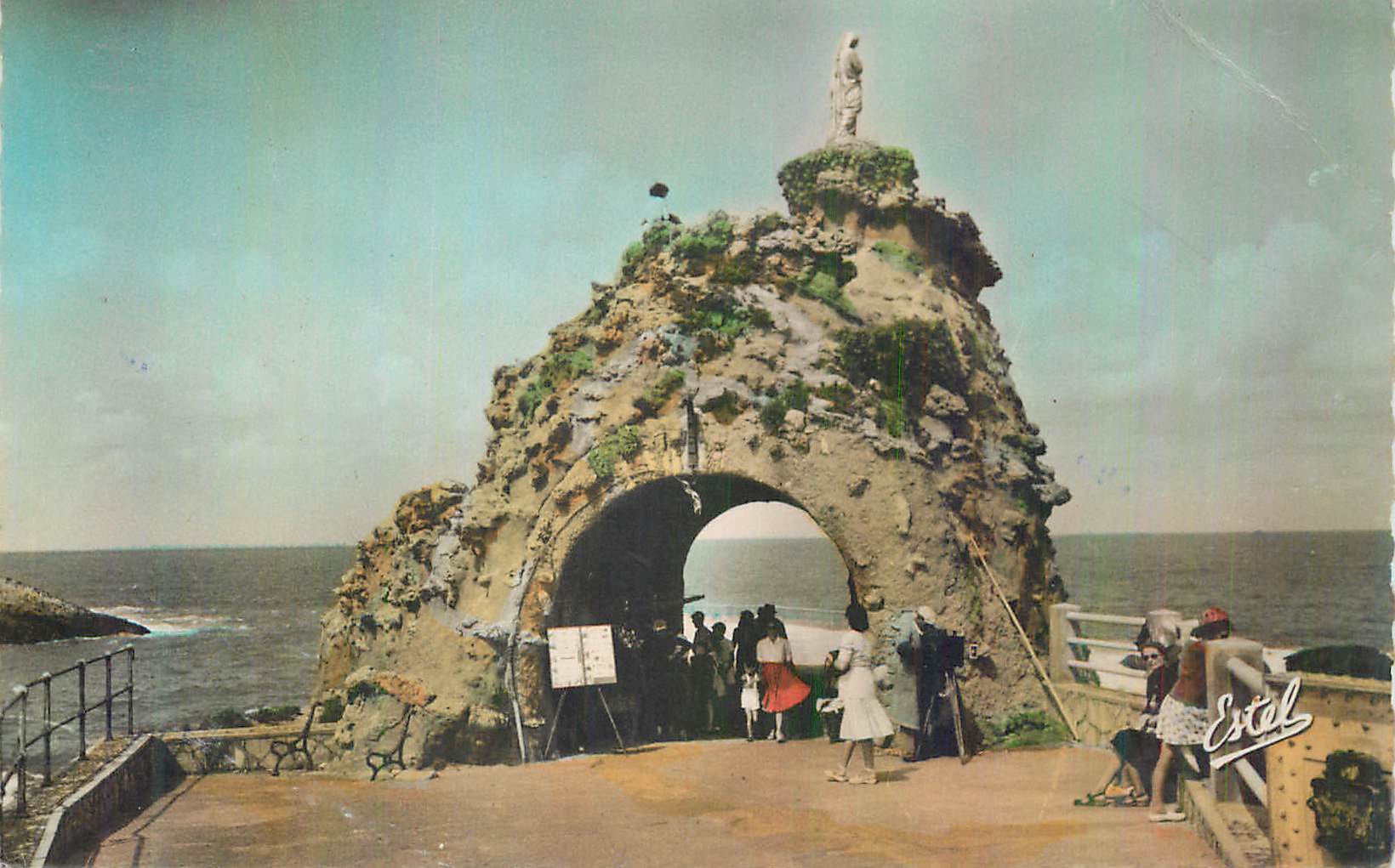 CPM Biarritz Le Rocher et la Statue de la Vierge