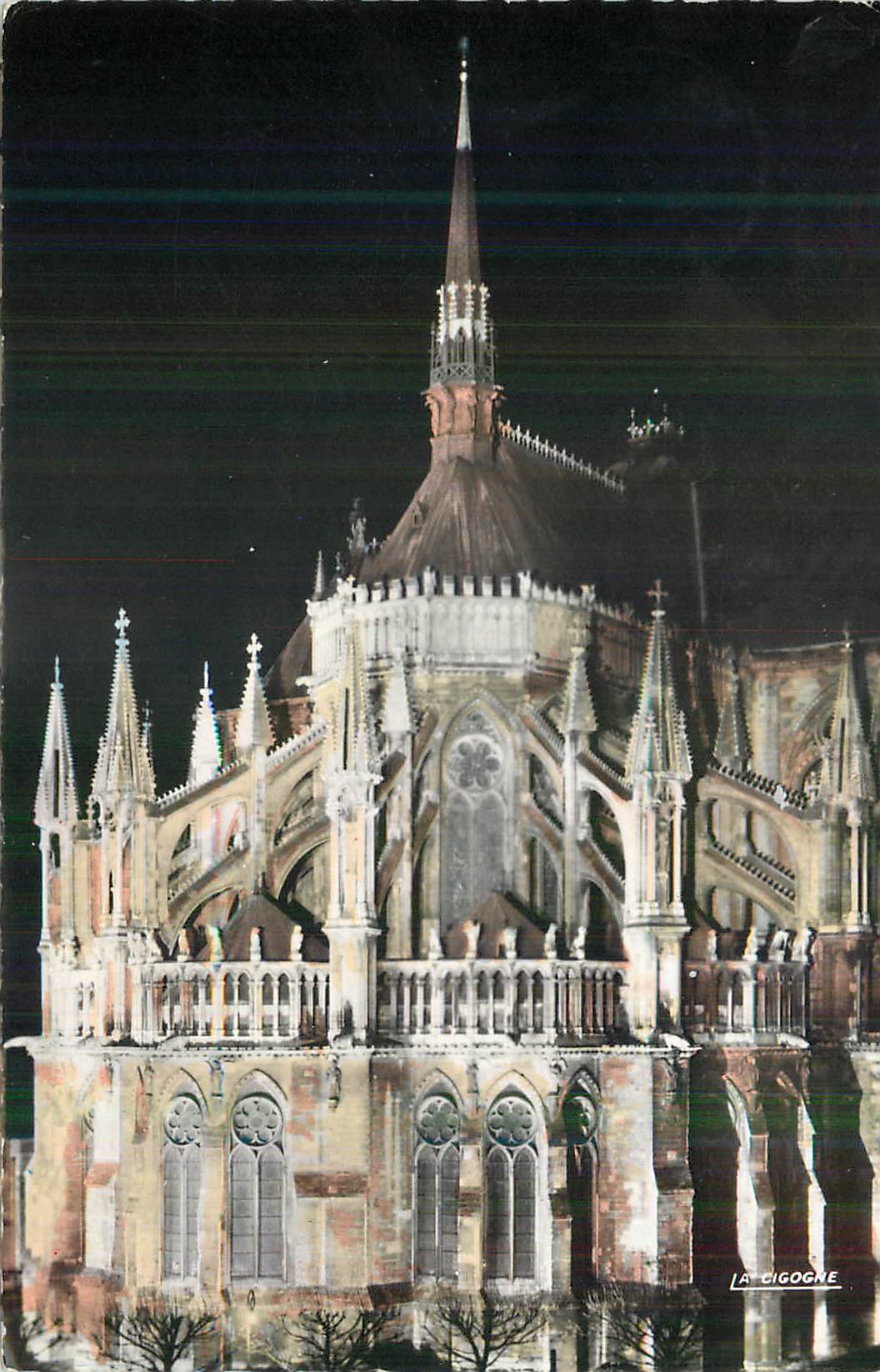 CPM Reims (Marne) L'Abside de la Cathedrale Illuminee
