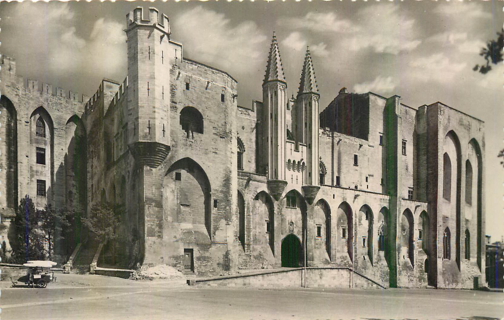 Das Palais des Papes in Avignon — allgemeine Ansicht — Verlag unbekannt