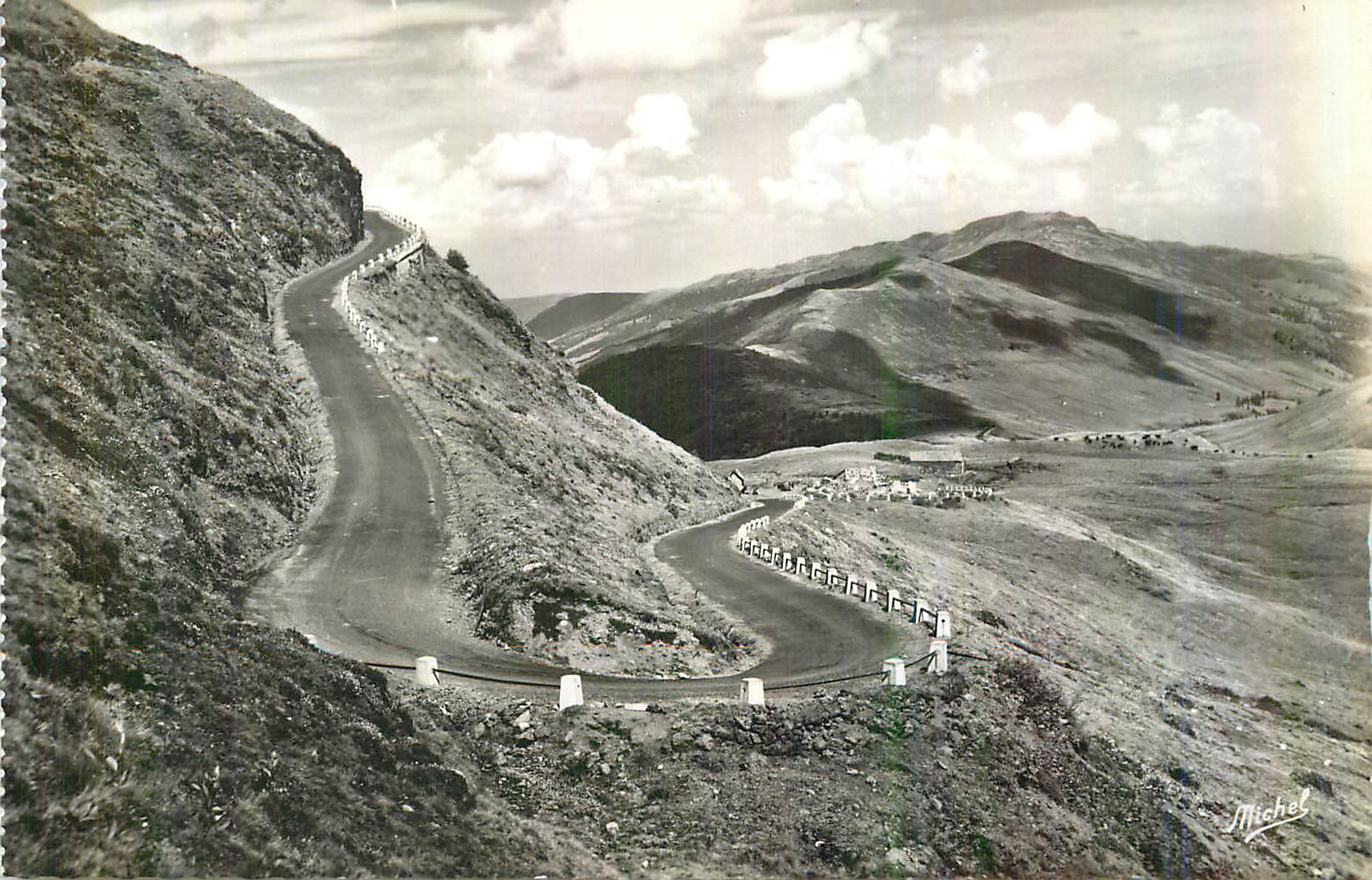 Schlängelnde Bergstraße — Panoramablick — Michel