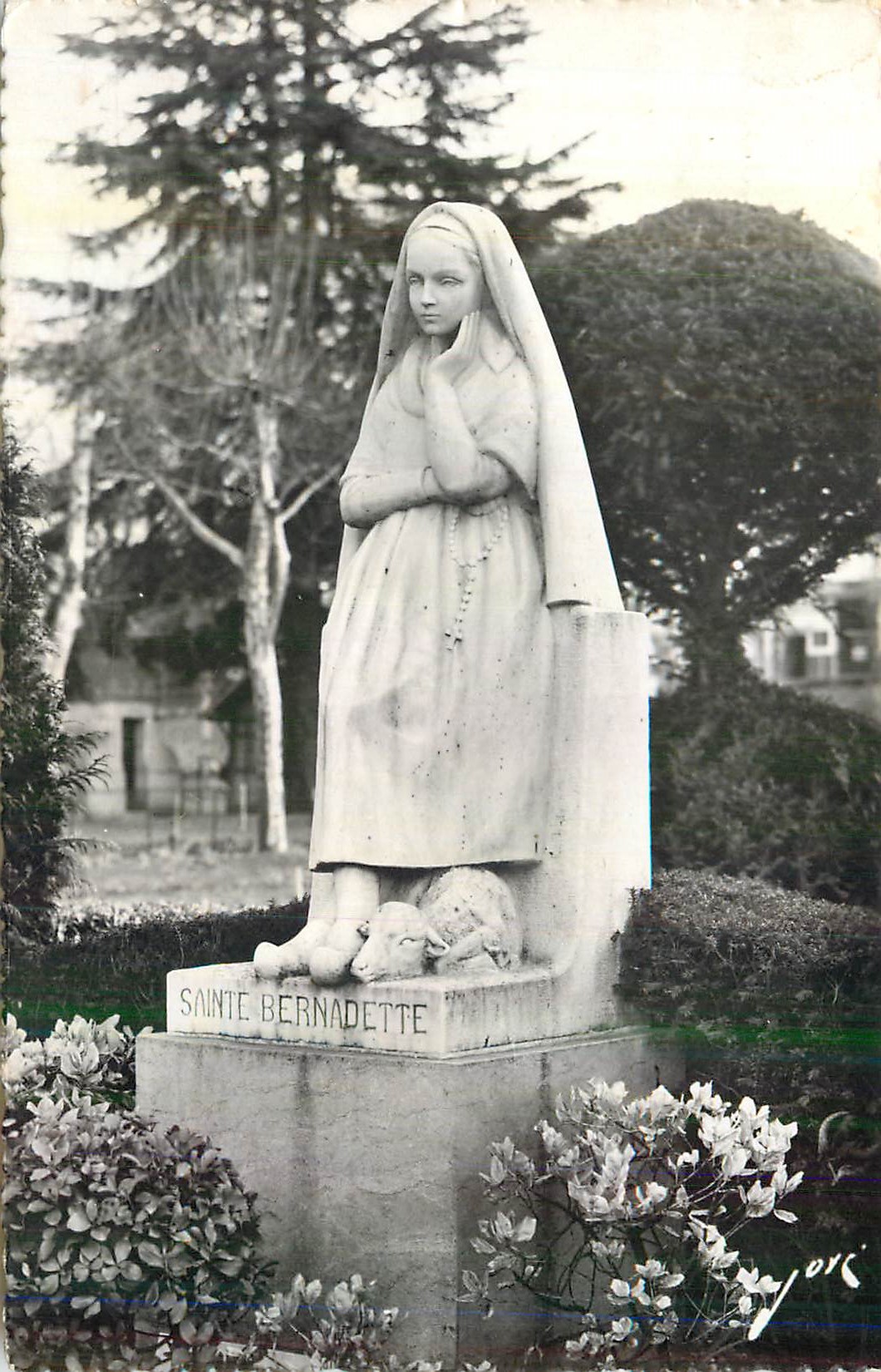 CPM Lourdes (H P) Toute La France Ste Bernadette 
