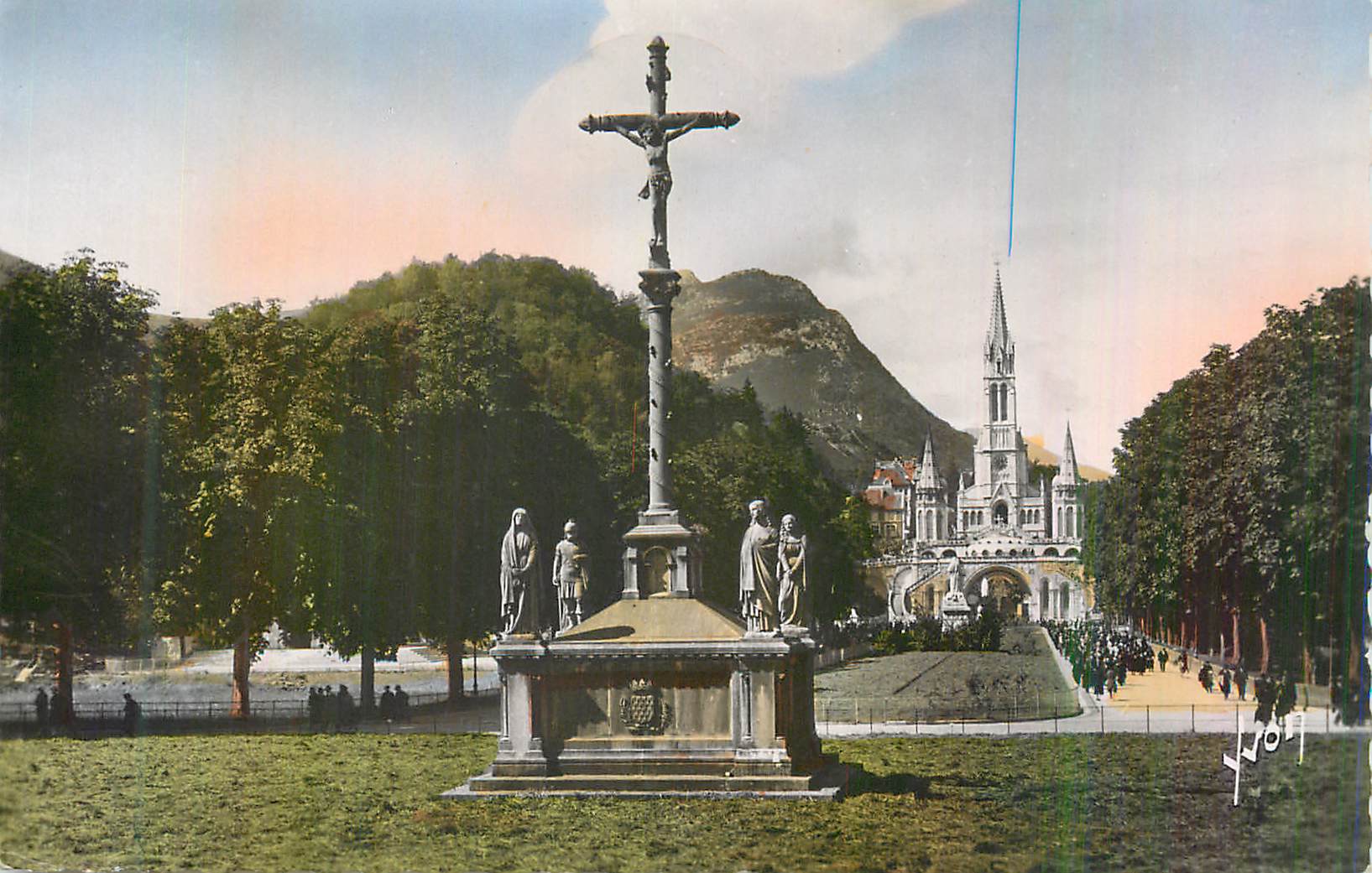 CPM Lourdes (Htes Pyrenees) Le Calvaire des Bretons et la Basilique