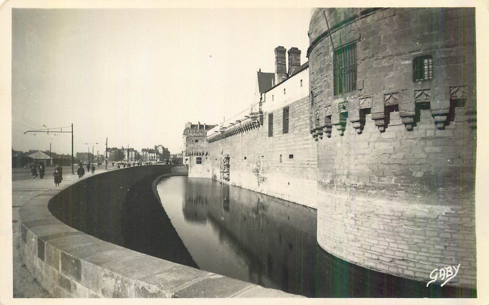 CPM Nantes Chateau des Ducs de Bretagne Les Douves
