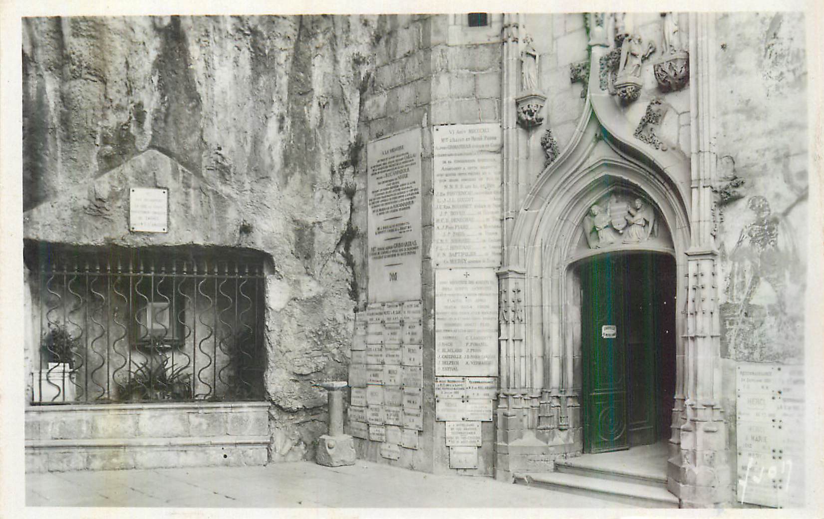 CPM Rocamadour (Lot) La Douce France Le Tombeau de St Amadour