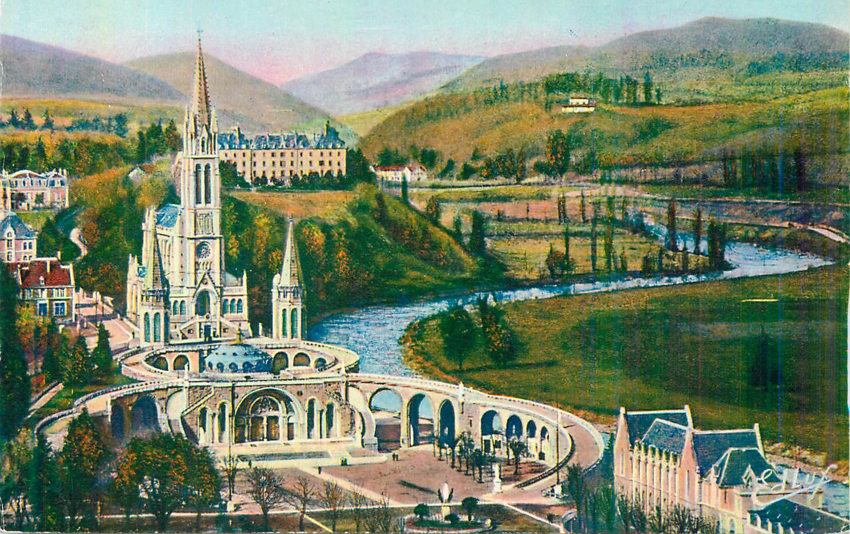 CPM Lourdes La Basilique vue du Chateau Fort