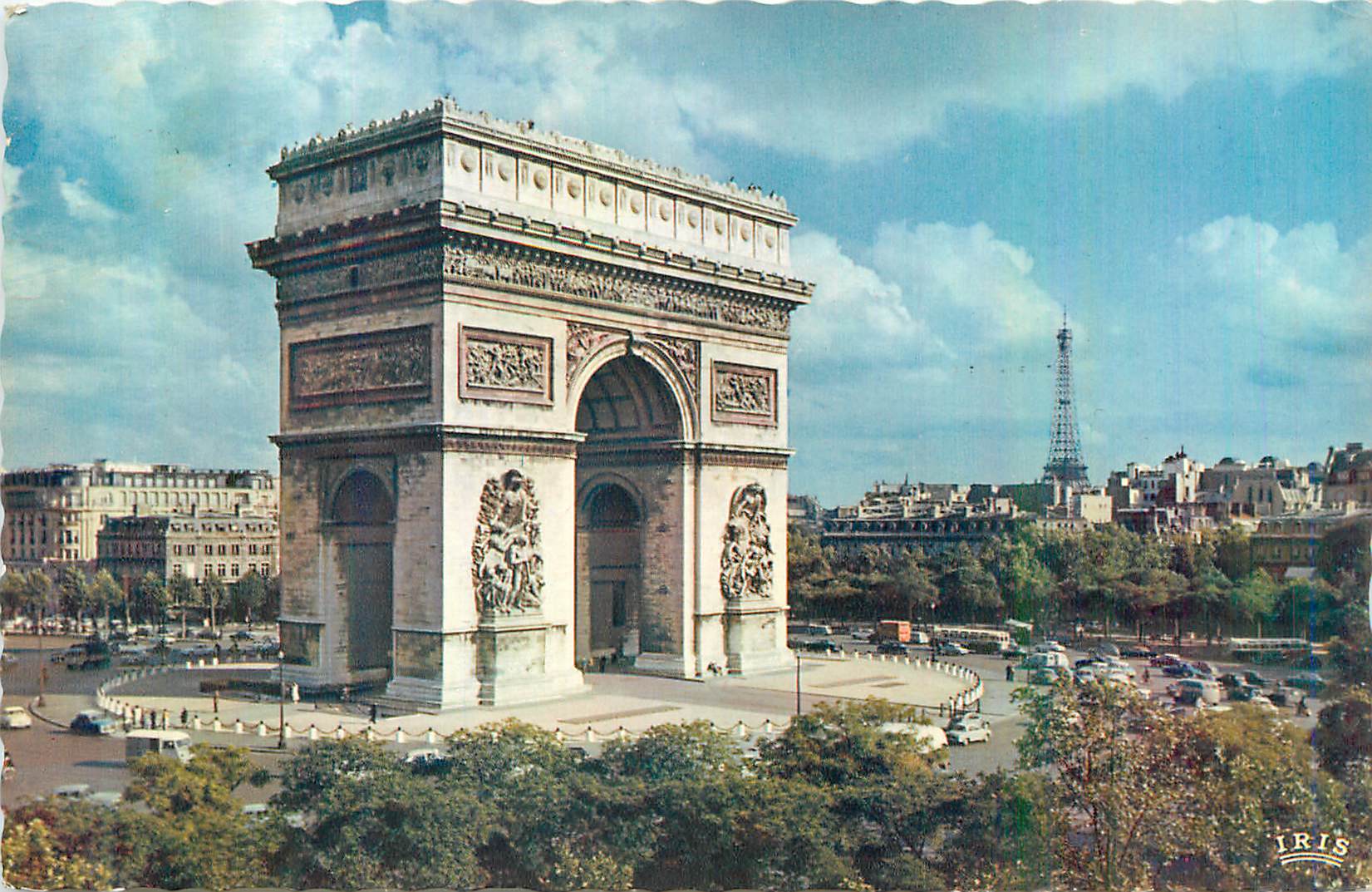 CPM Paris en Flanant L'Arc de Triomphe Place de l'Etoile et la Tour Eiffel