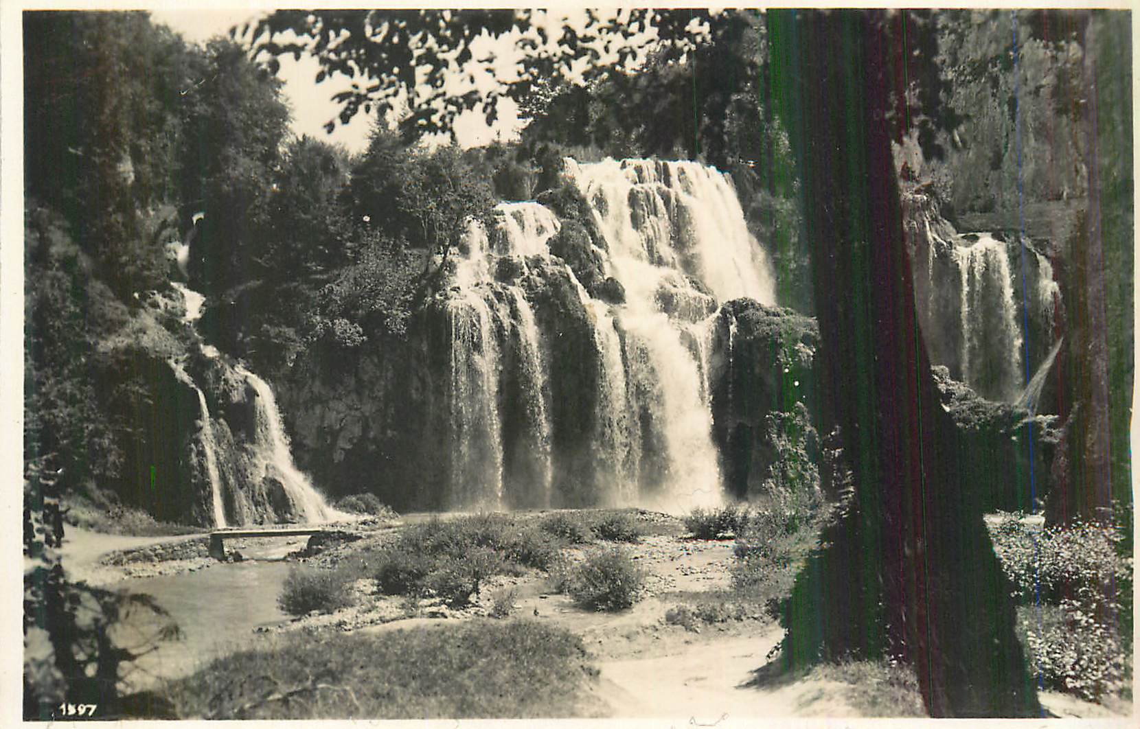 Chutes d'eau — vue panoramique — 1897