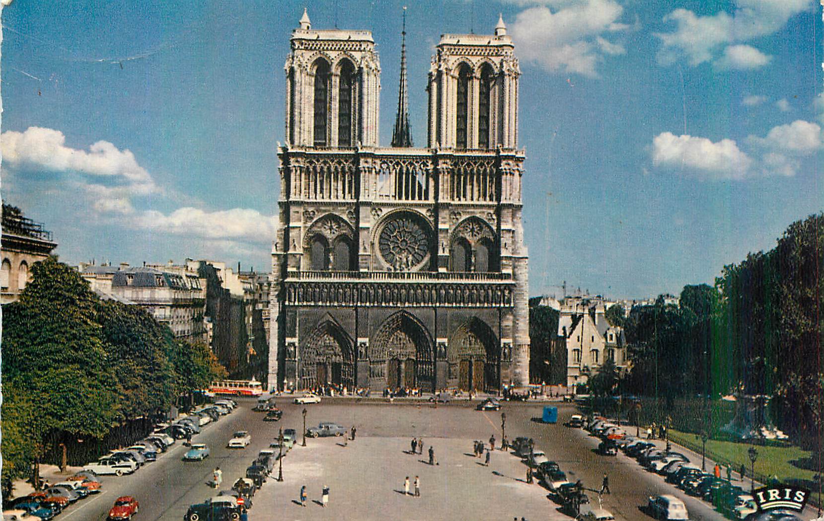 CPM Paris Notre Dame Place du Parvis