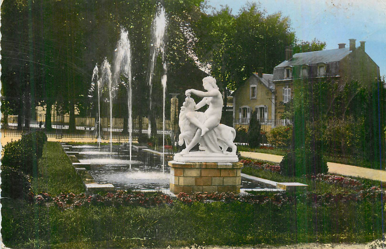 CPM Bourges Jardin des Pre Fichaux Bassin aux Nympheos