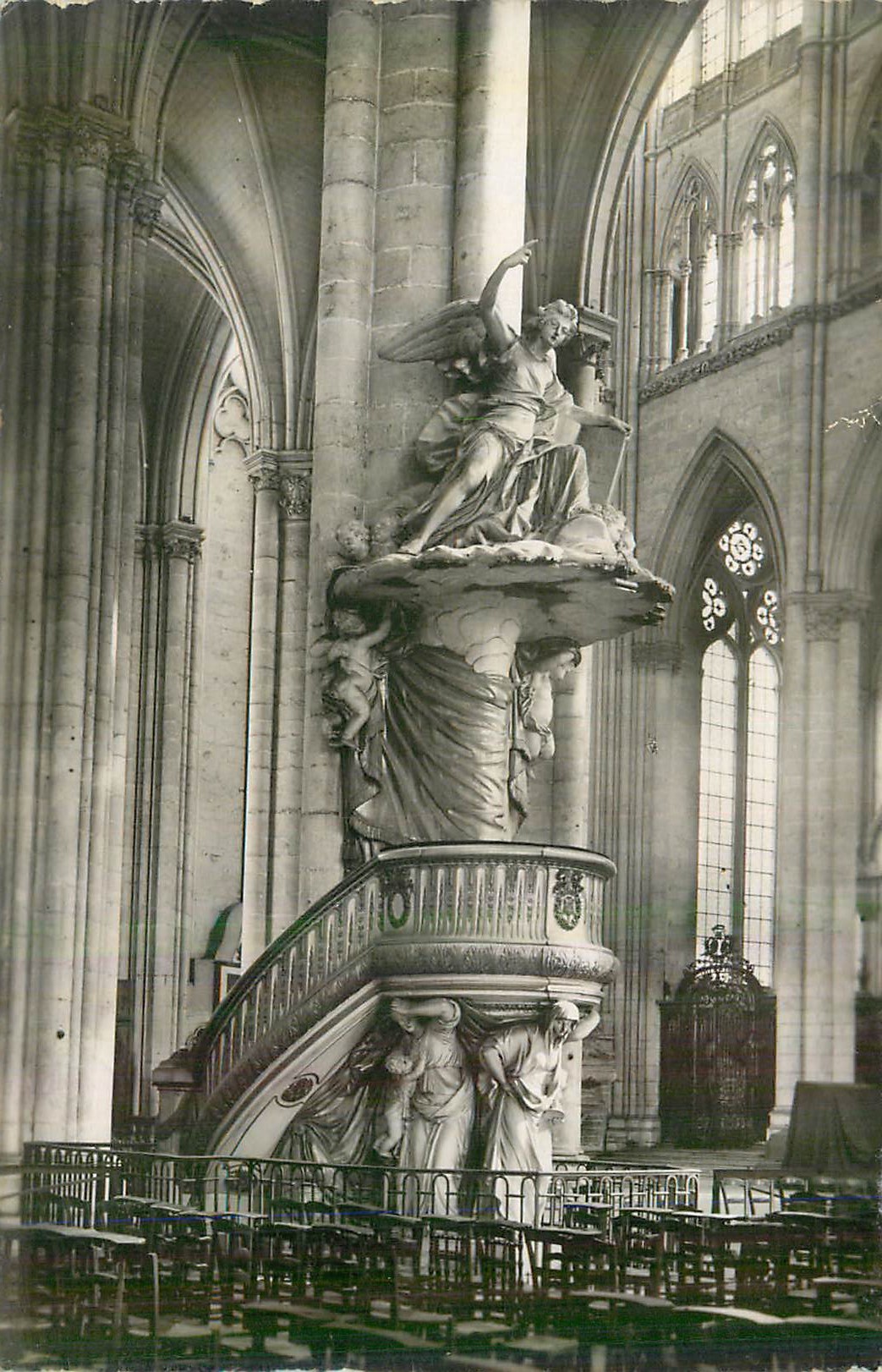 CPM Amiens (Somme) La Cathedrale La Chaire