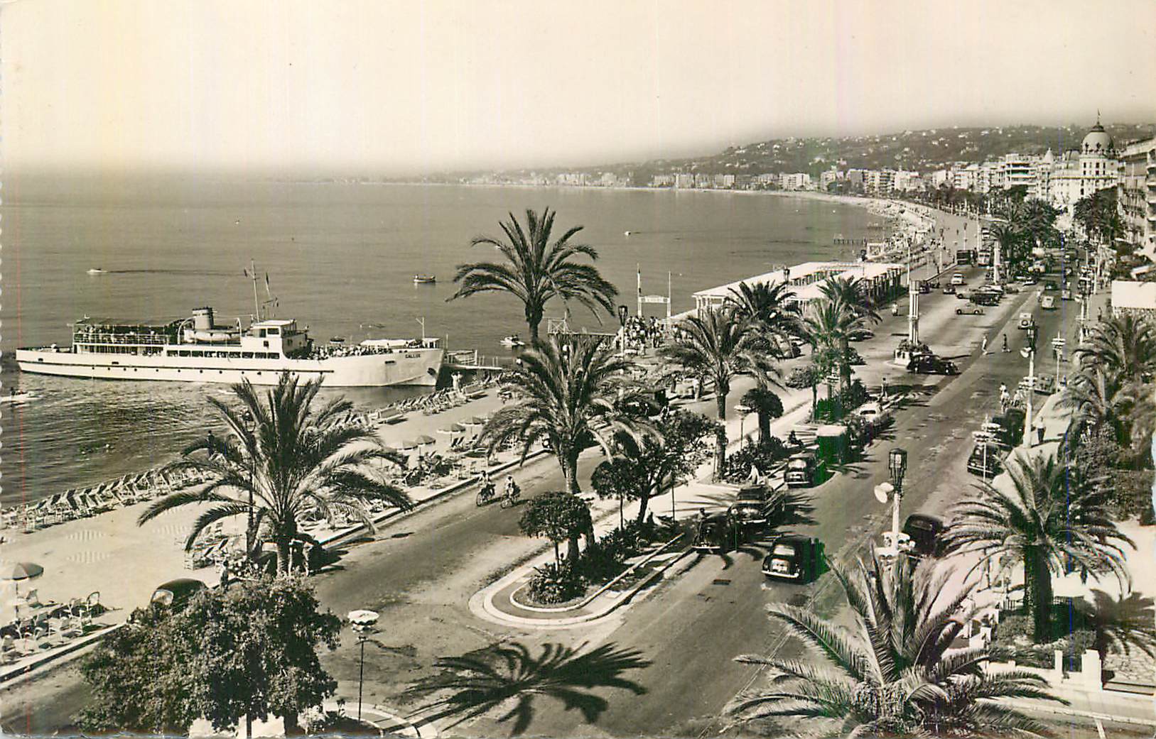 CPM Nice La Promenade des Anglais et la Baie des Anges