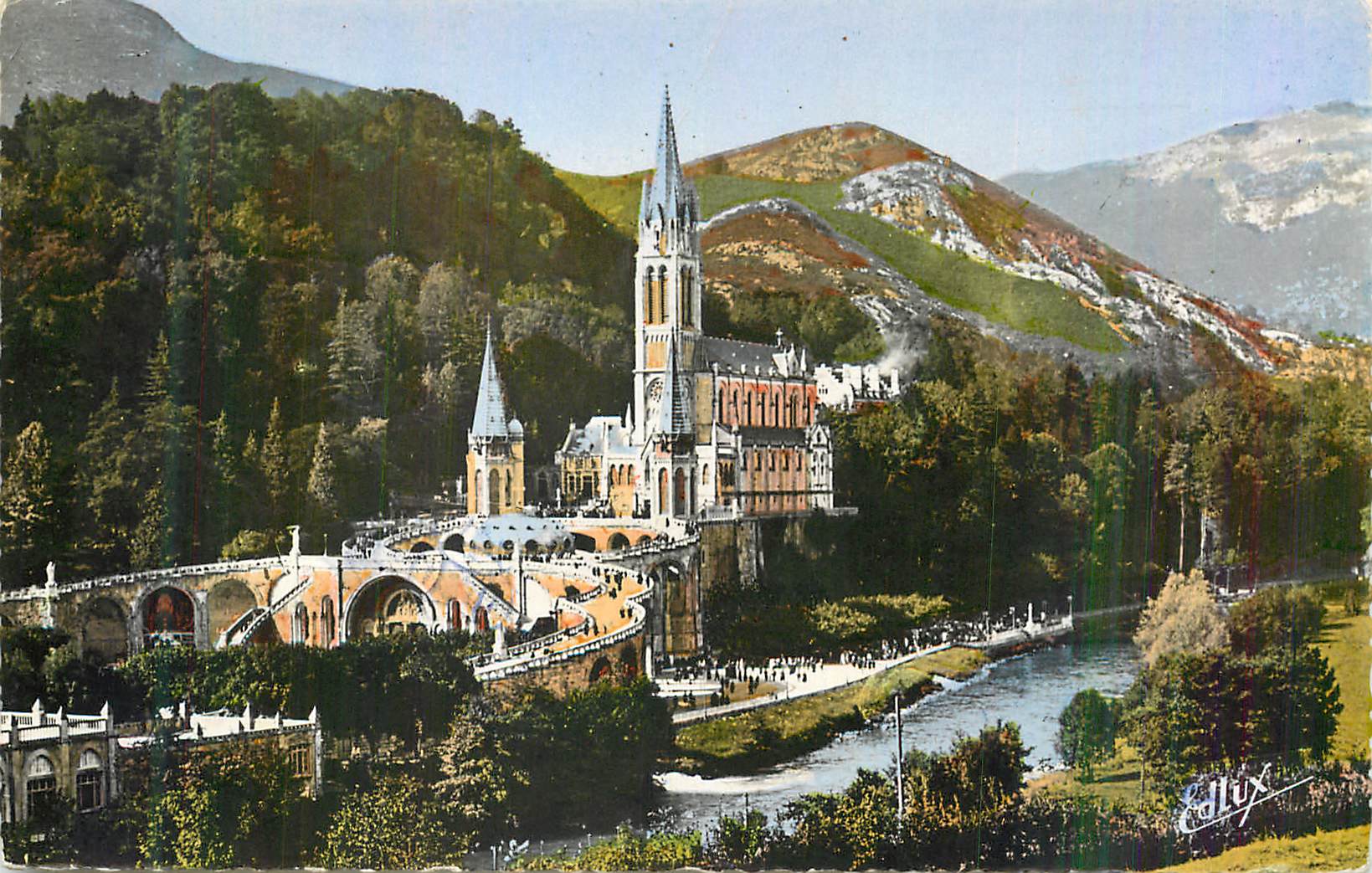 CPM Lourdes La Basilique