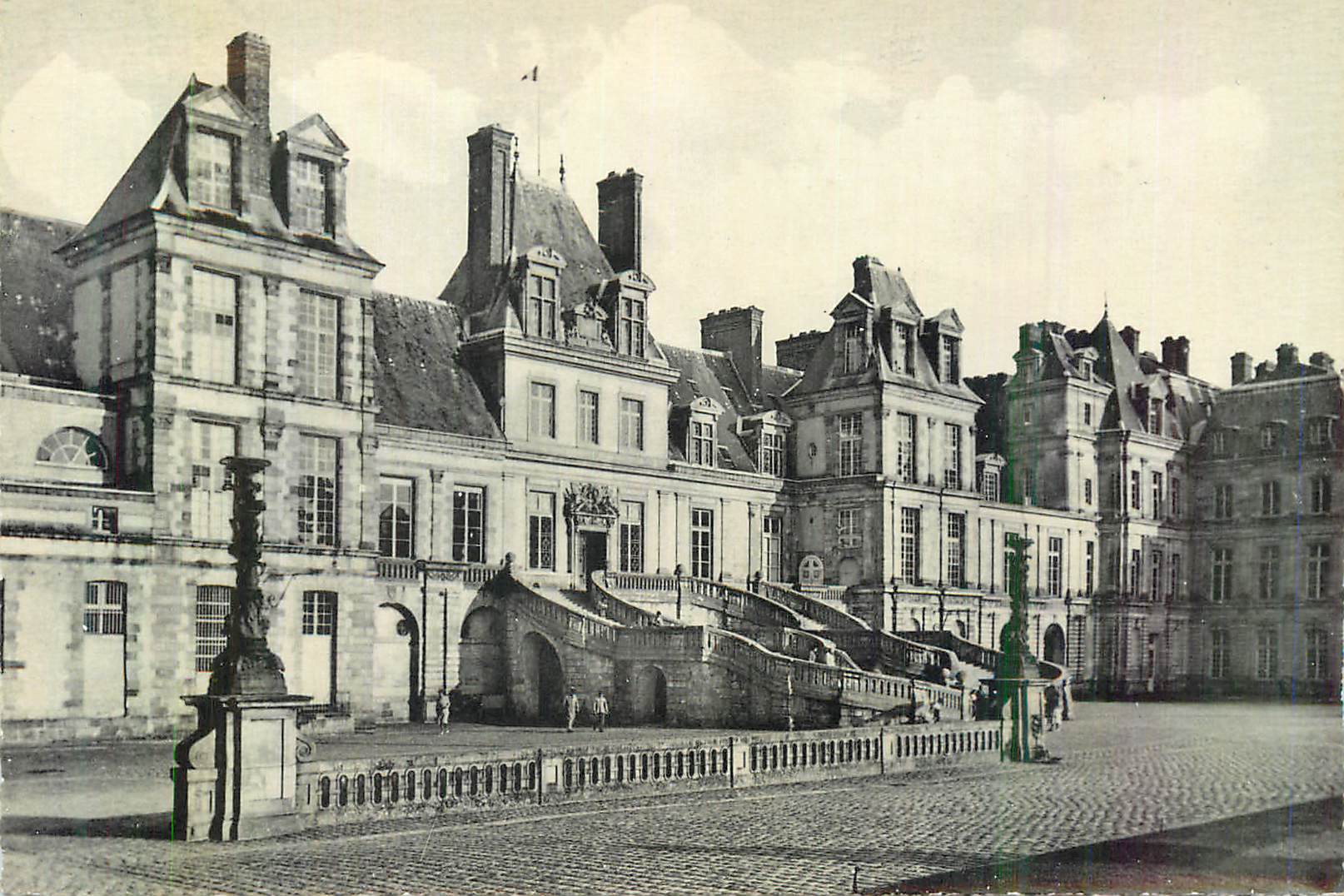 Place des Ducs à Caen — Hôtel de Ville — Éditeur : C. L. B. n° 123