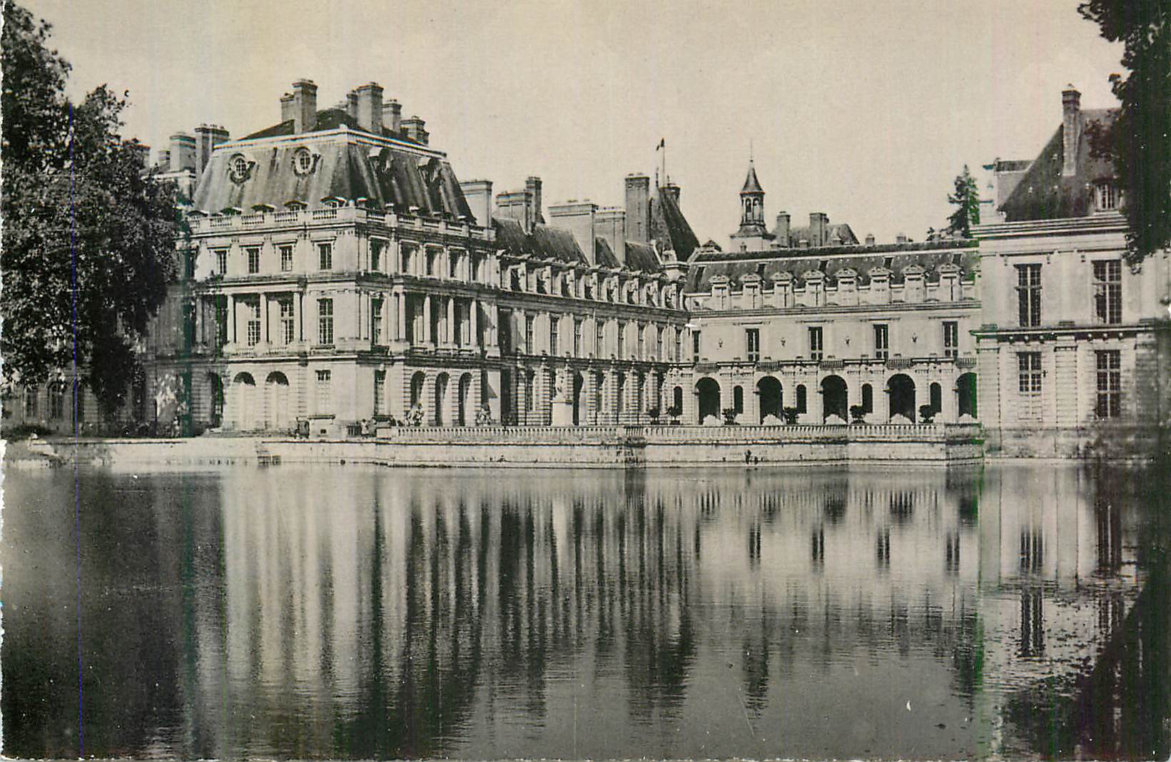 Schloss Fontainebleau — Ansicht des Parks und des Sees — unbekannter Verleger