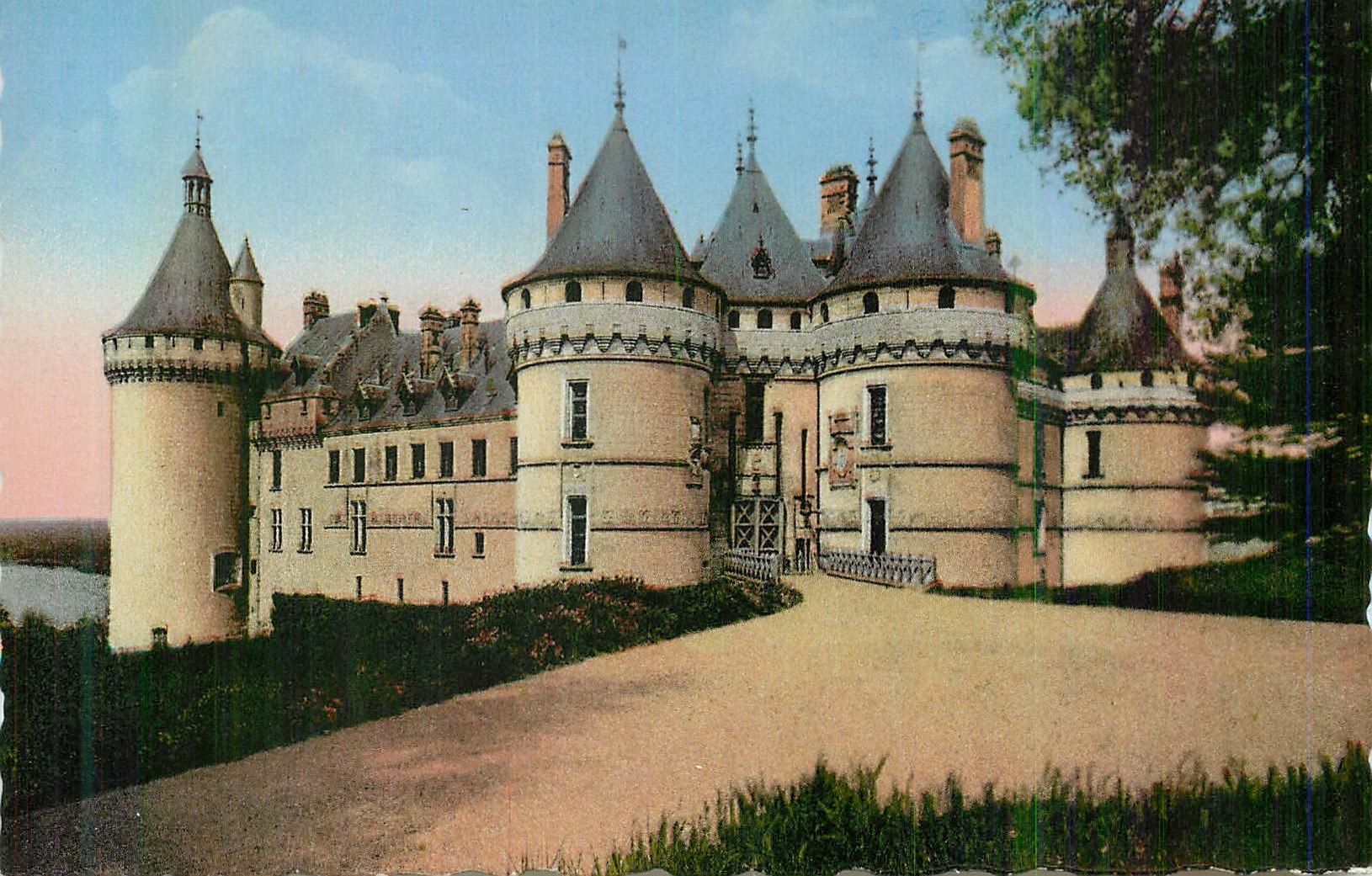CPM Chaumont sur Loire Le Chateau Vue d'Ensemble (Cote Sud)