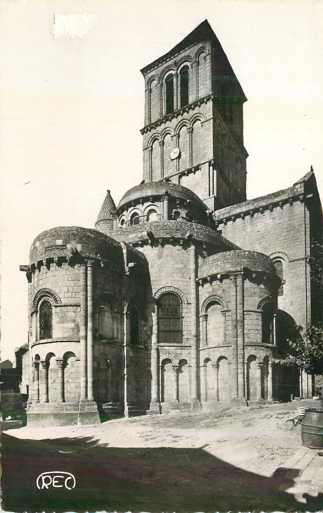 CPM Chauvigny (Vienne) Chevet de l'Eglise St Pierre (XI et XIIe Siecle)