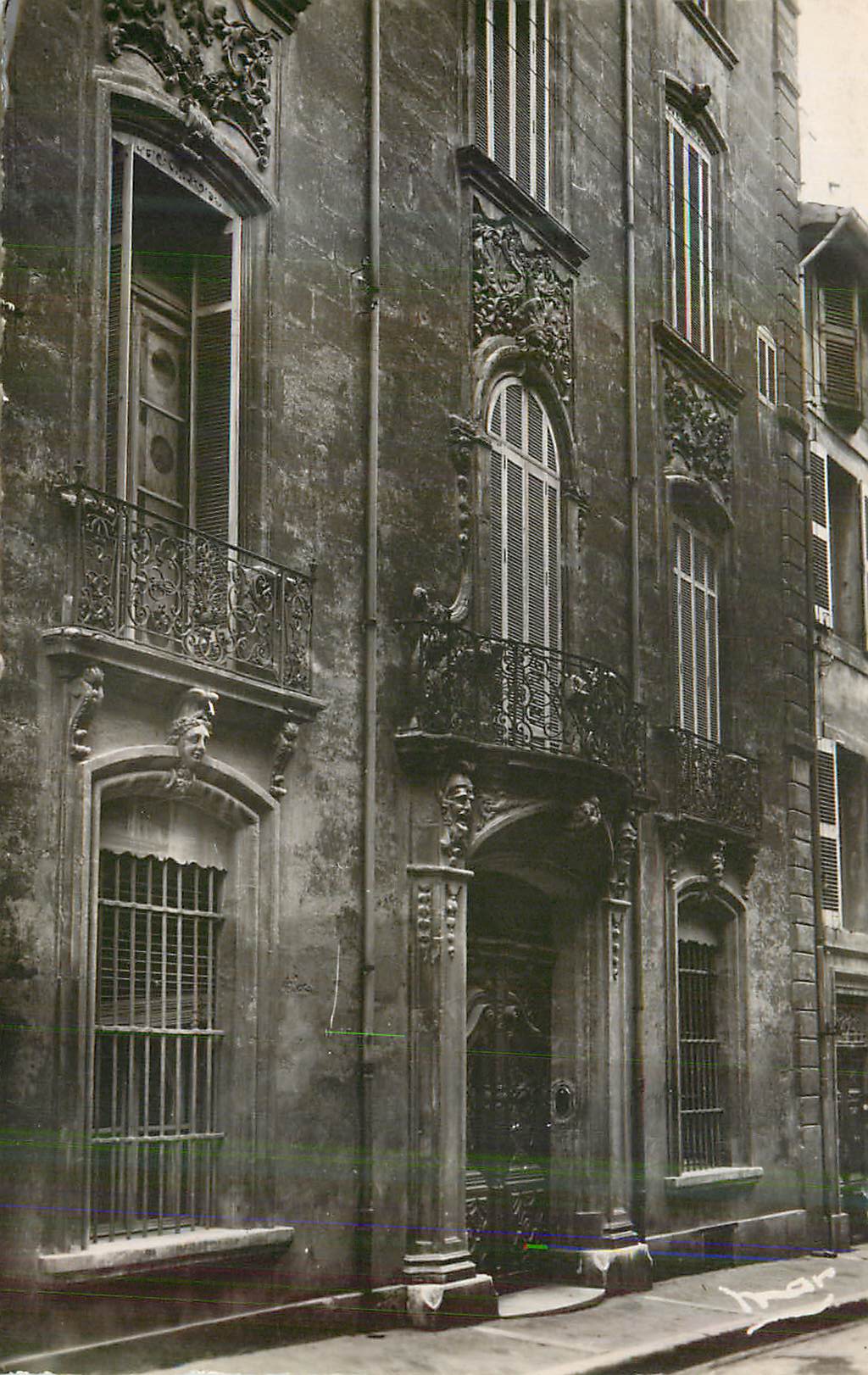Façade d'un bâtiment historique à Toulouse — éditeur J. Mar