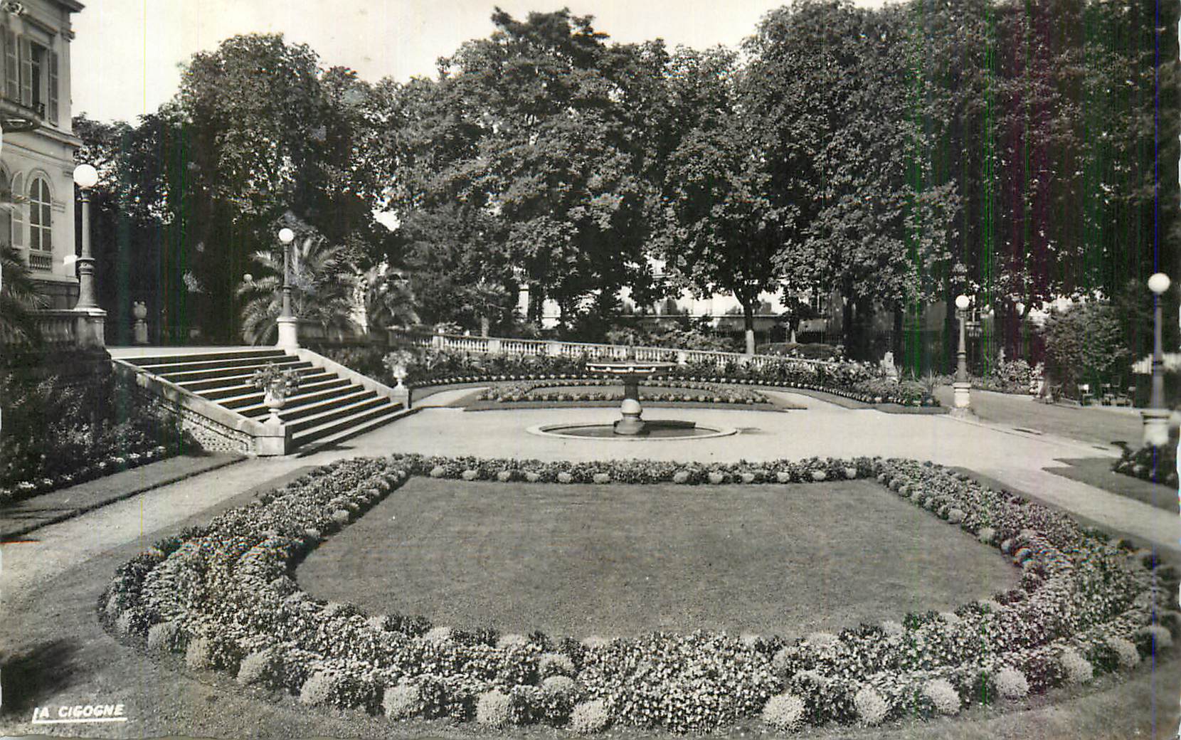 CPM Epernay (Marne) Jardin de l'Hotel de Ville