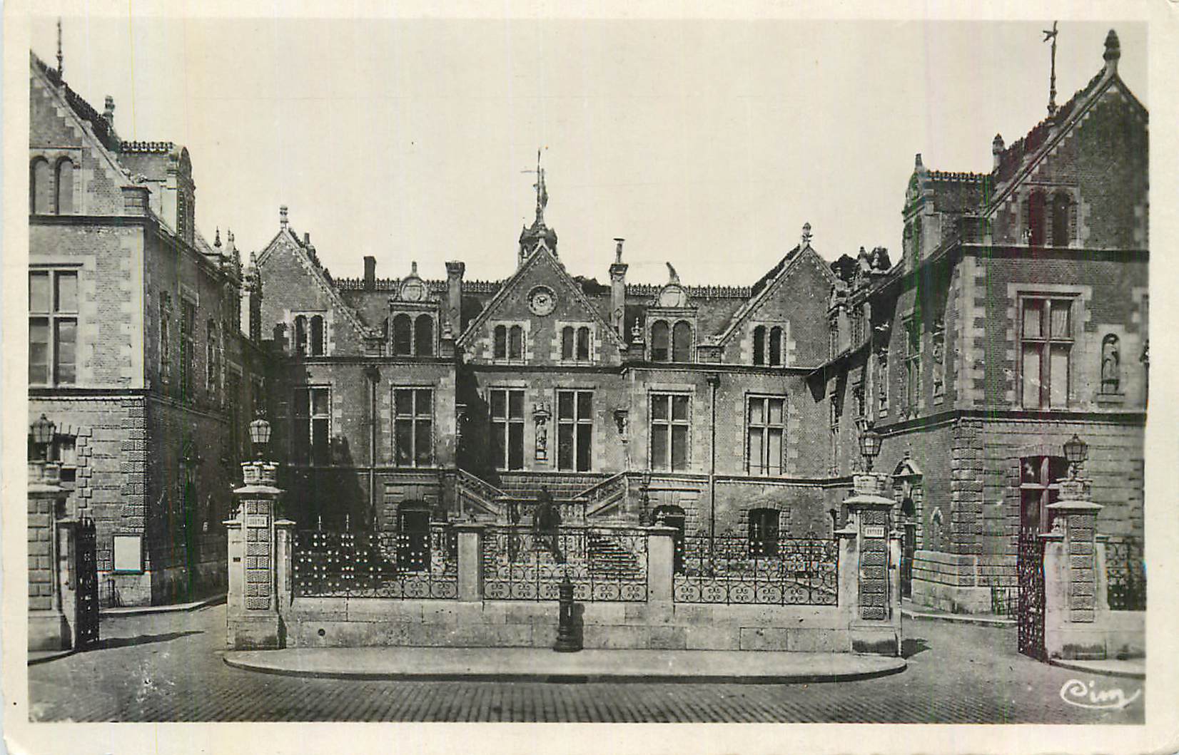 CPM Orleans (Loiret) Hotel de Ville (1530)