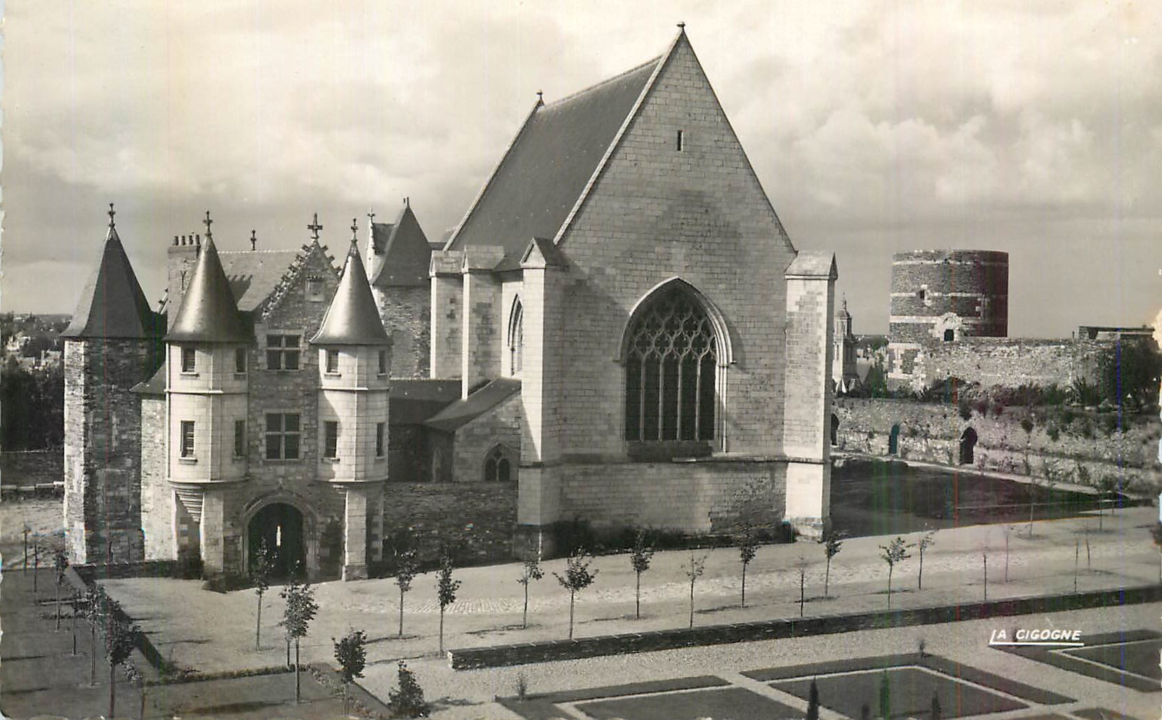 CPM Angers (Maine et Loire) Le Petit Chateau et la Chapelle