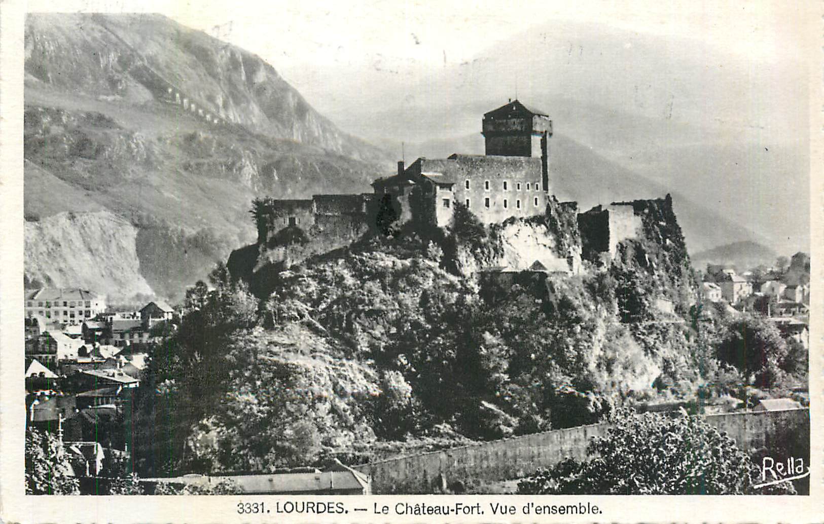 CPM Lourdes Le Chateau Fort Vue d'Ensemble