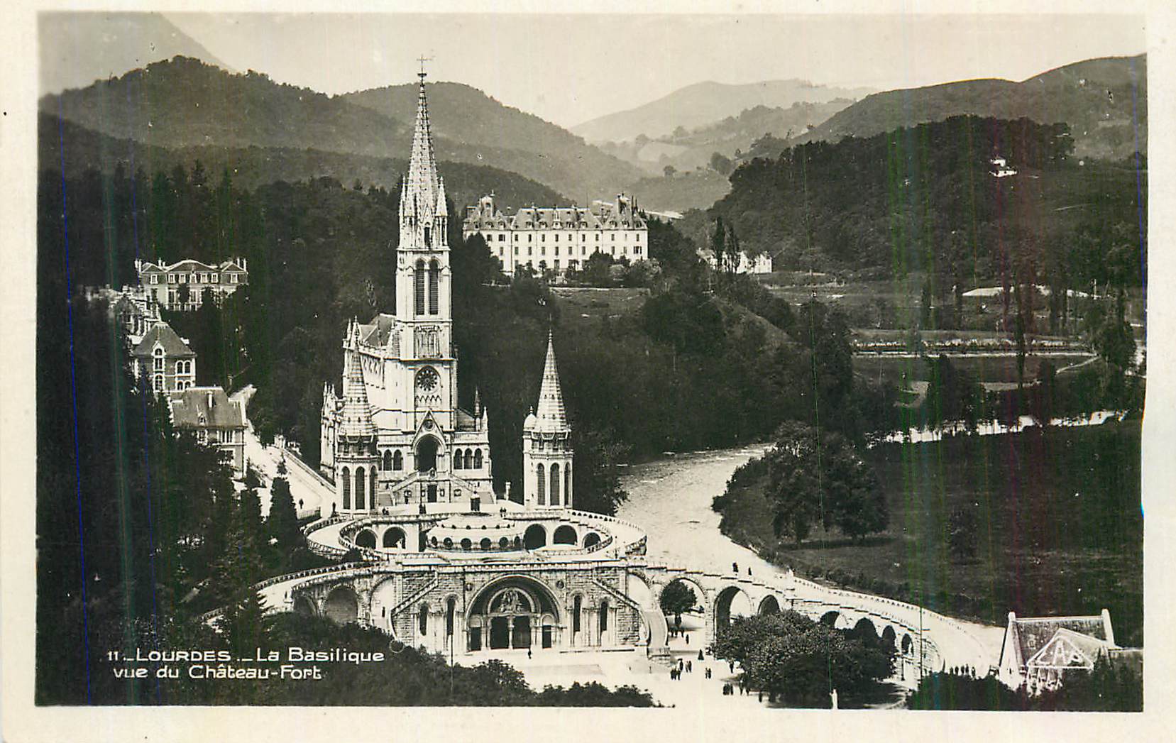 CPM Lourdes La Basilique Vue du Chateau Fort