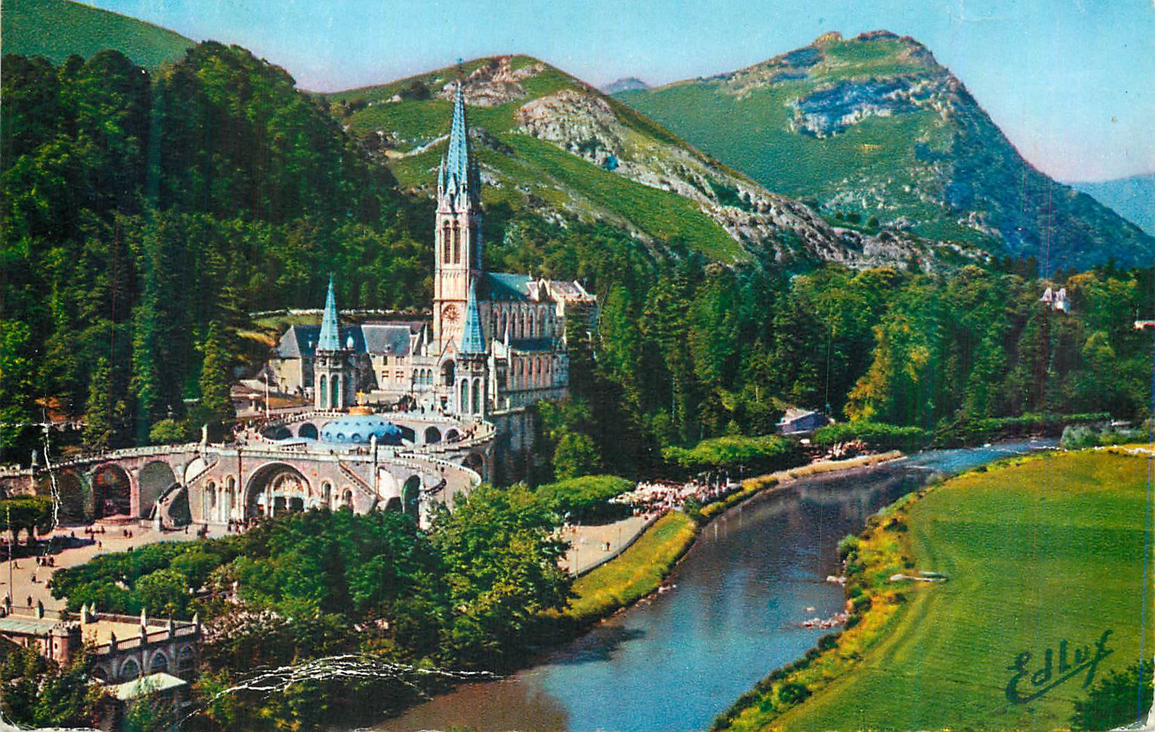 CPM Lourdes La Basilique et le Gave