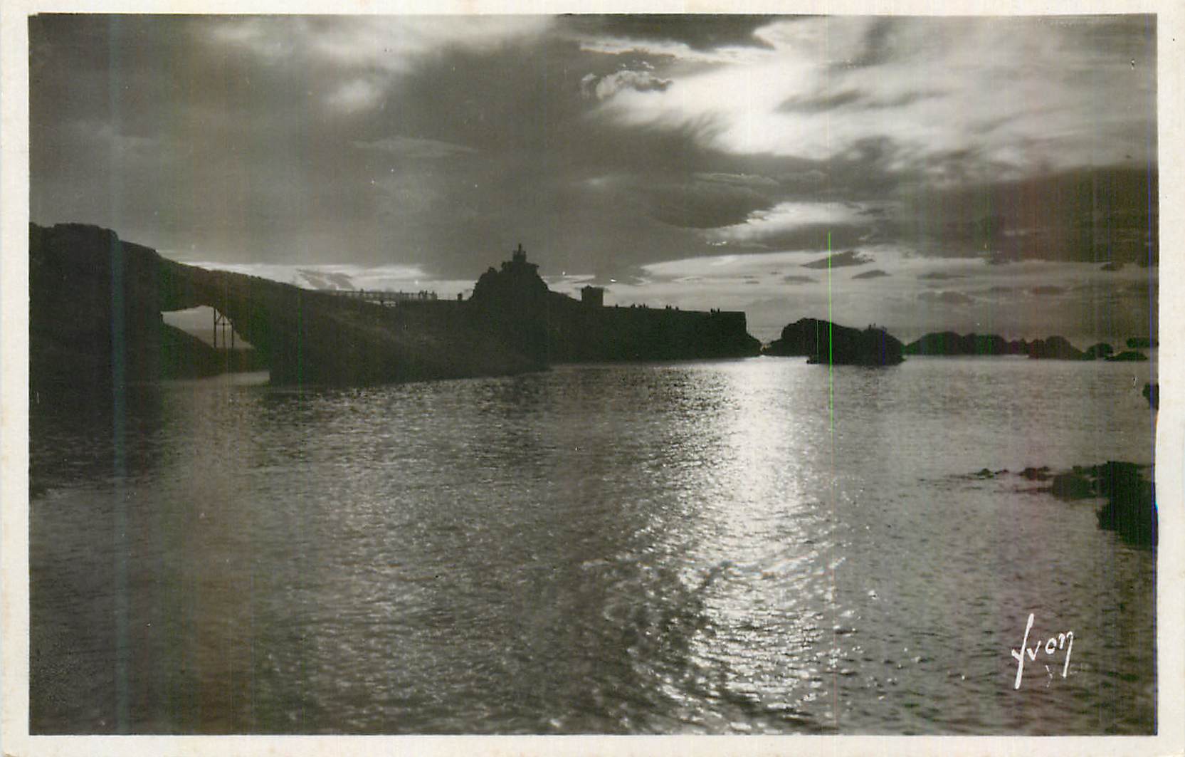 Château de la Citadelle — vue depuis le port — Yvon