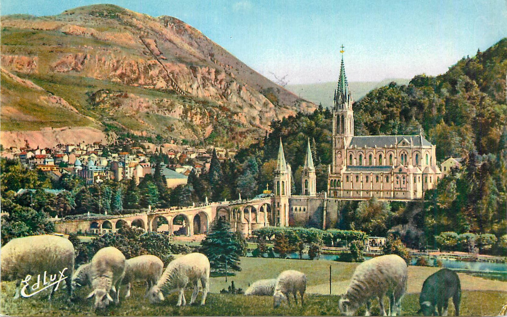 CPM Lourdes La Basilique et le Pic du Jer