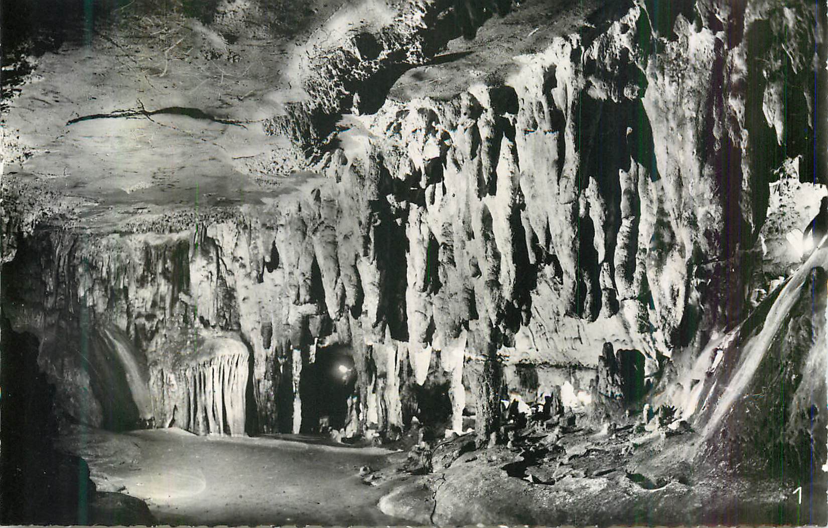 Grotte de la Pierre-qui-Vire — intérieur — éditeur non identifié, n° de série 1