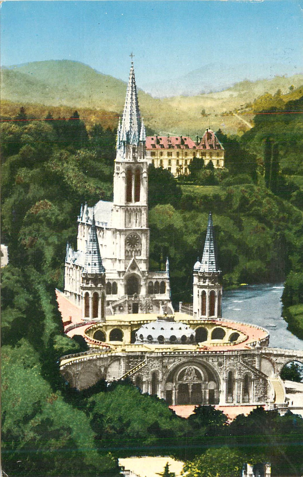 CPM Lourdes (H P) La Basilique vue du Chateau Fort