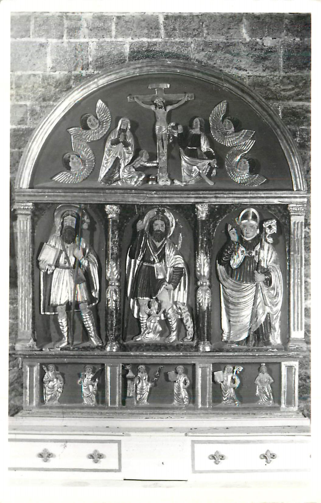 CPM Sollies Ville (Var) L'Eglise Retable du XIIIe Siecle
