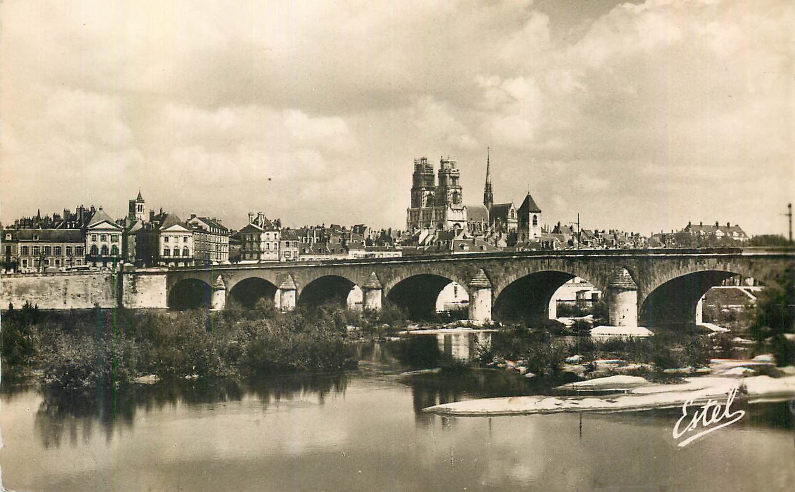 CPM Orleans Vue Generale Le Pont sur la Loire et la Cathedrale