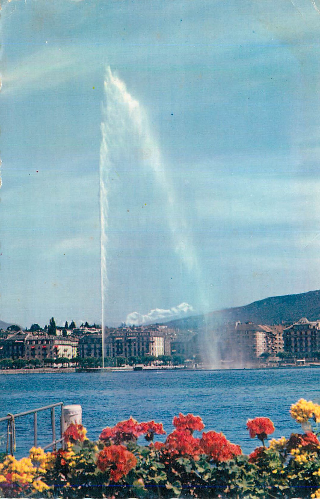 CPM Geneve La jet d'Eau (180 m) et le Mont Blanc (4810 m)