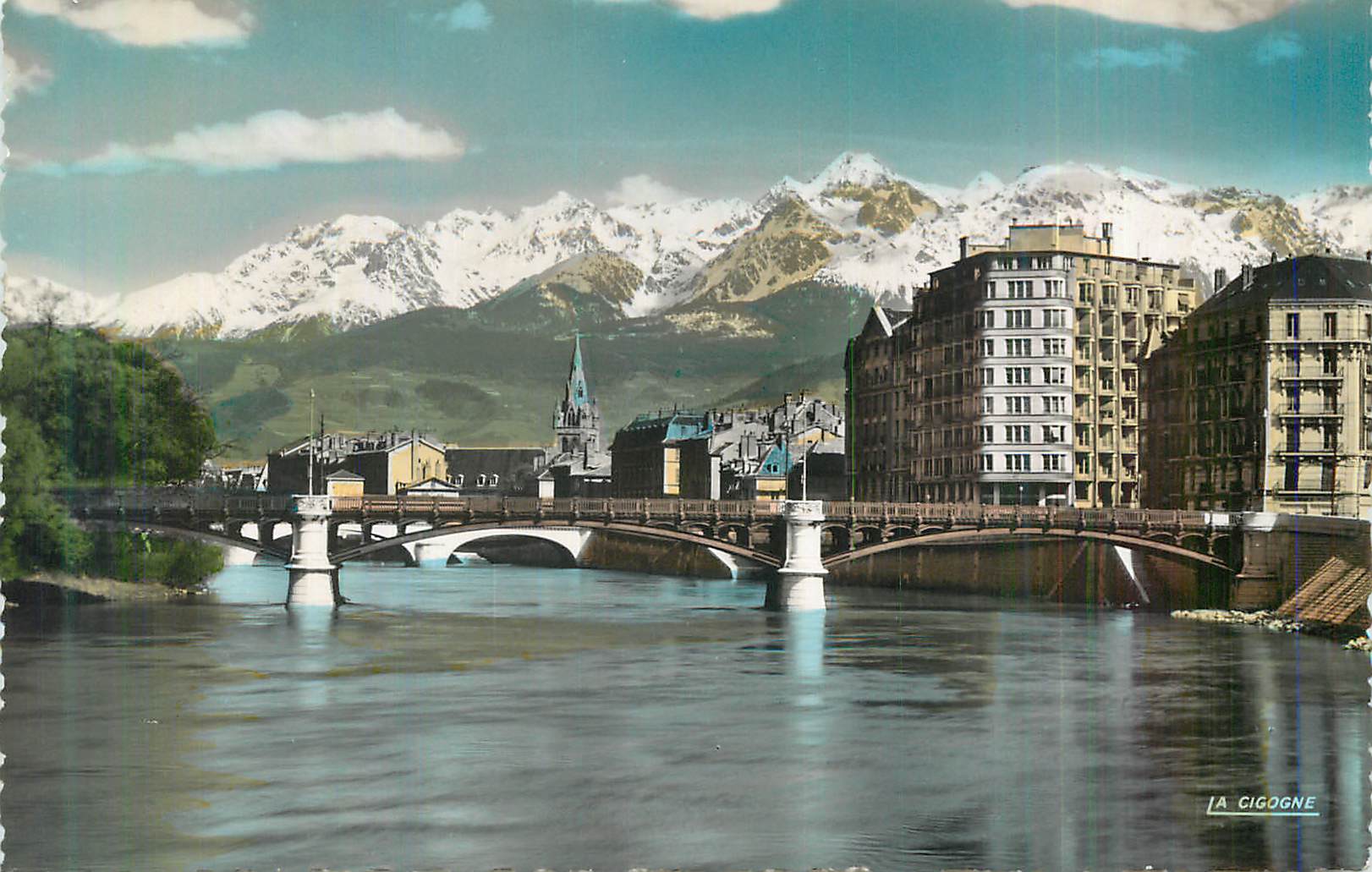Chambéry — vue de la ville avec le pont et les Alpes en arrière-plan — A. GIGOGNE