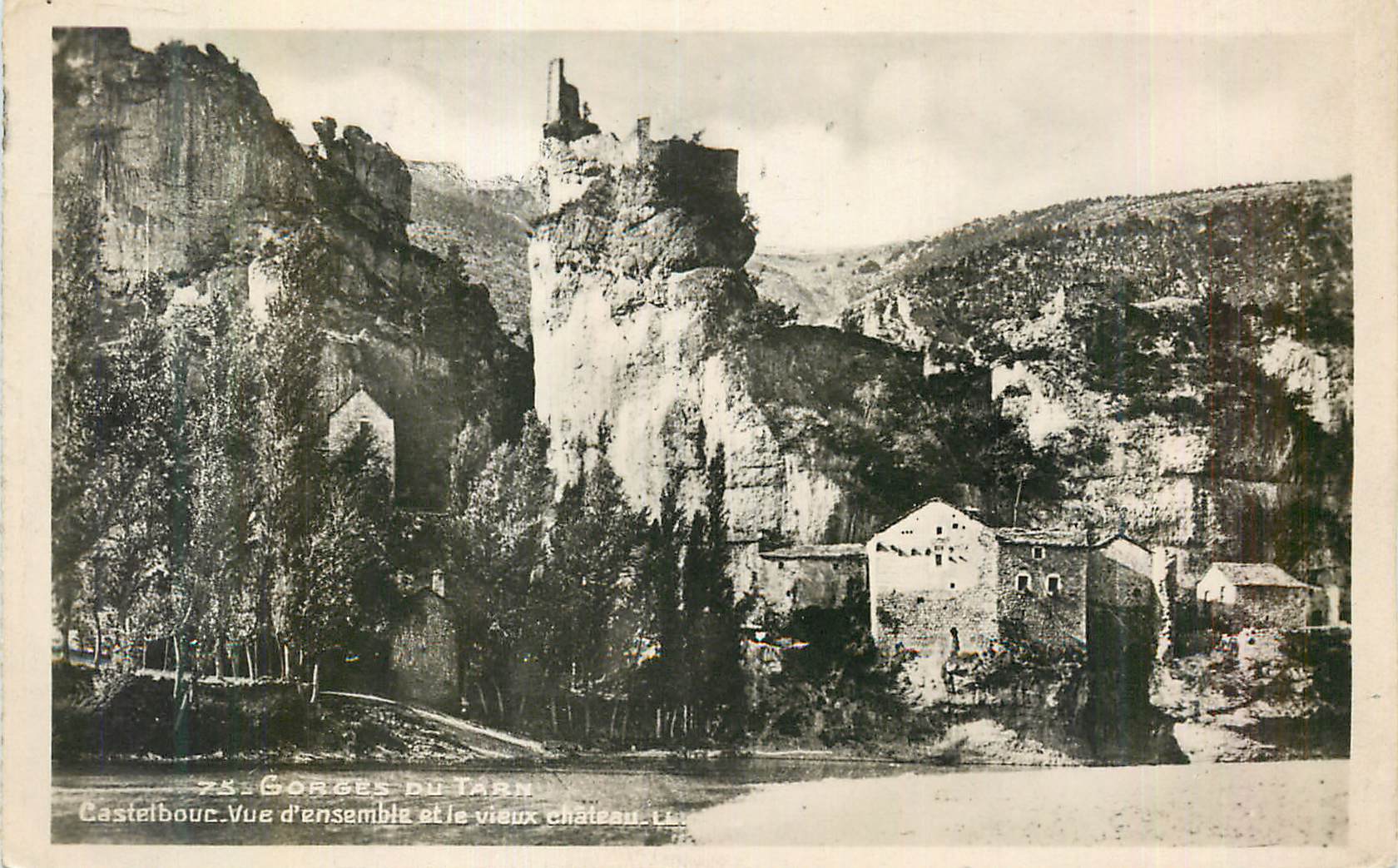 CPM Gorges du Tarn Castelbouc Vue d'Ensemble et le vieux Chateau