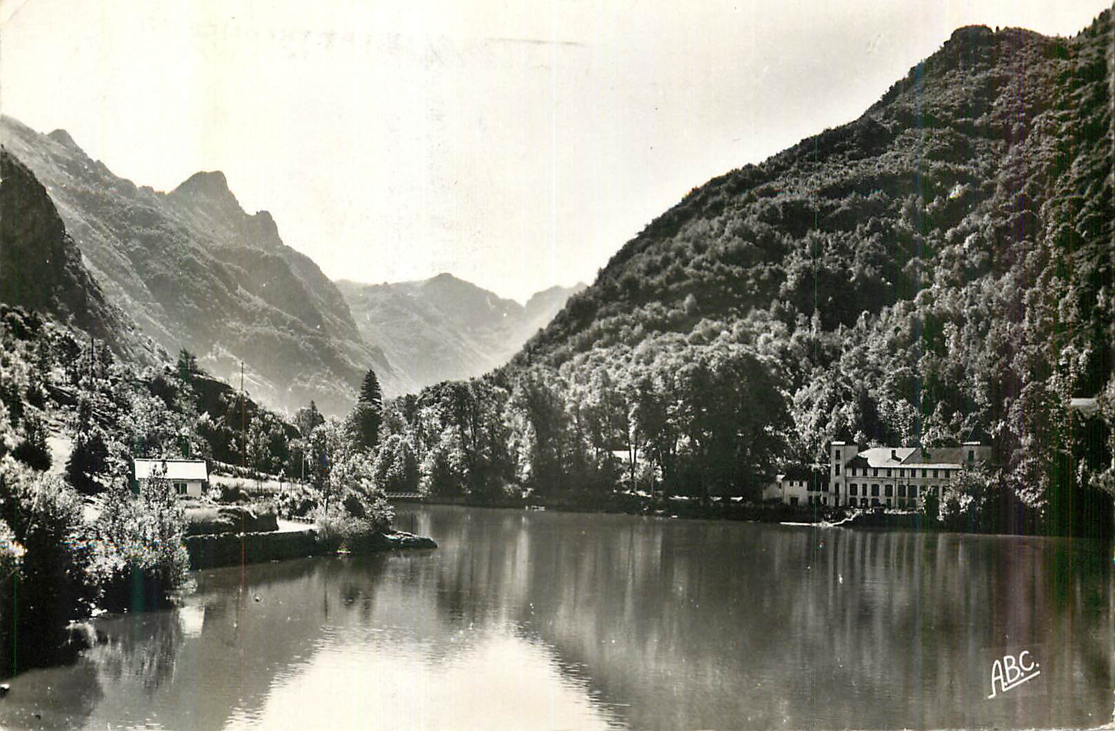 CPM Ax les Thermes La Perle des Pyrenees Alt 718 m Le Lac d'Orgeix et la Dent d'Orlu (2220 m)