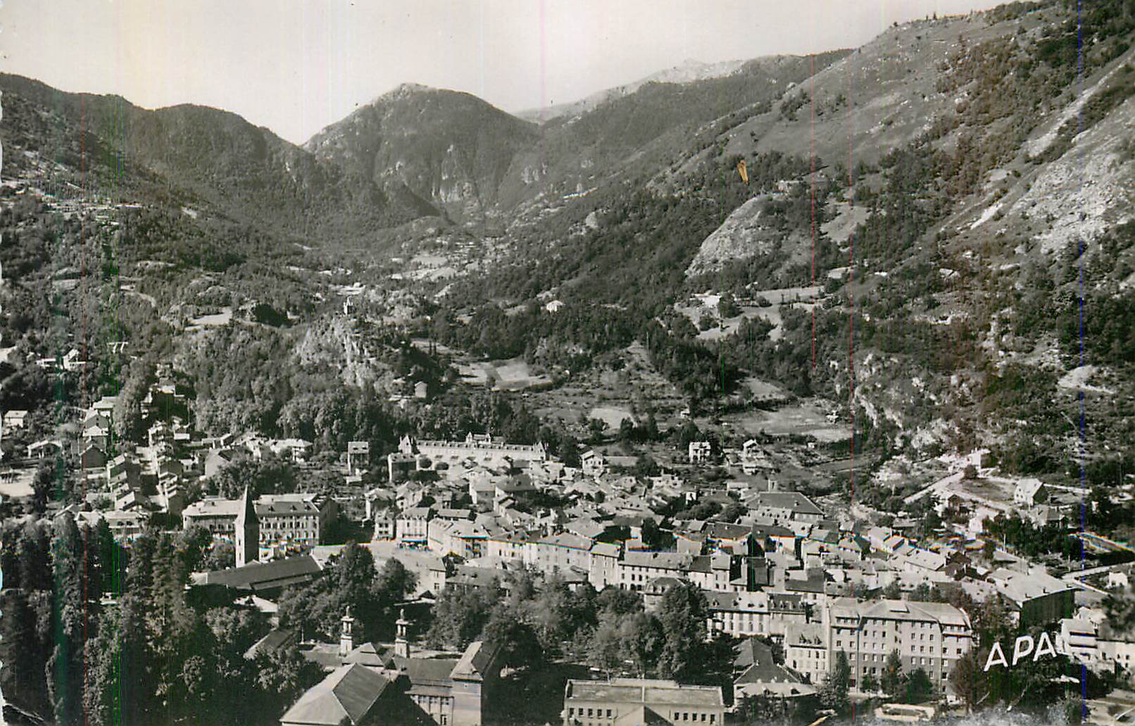 Arau — vue panoramique du village encaissé — éditeur inconnu - Recto
