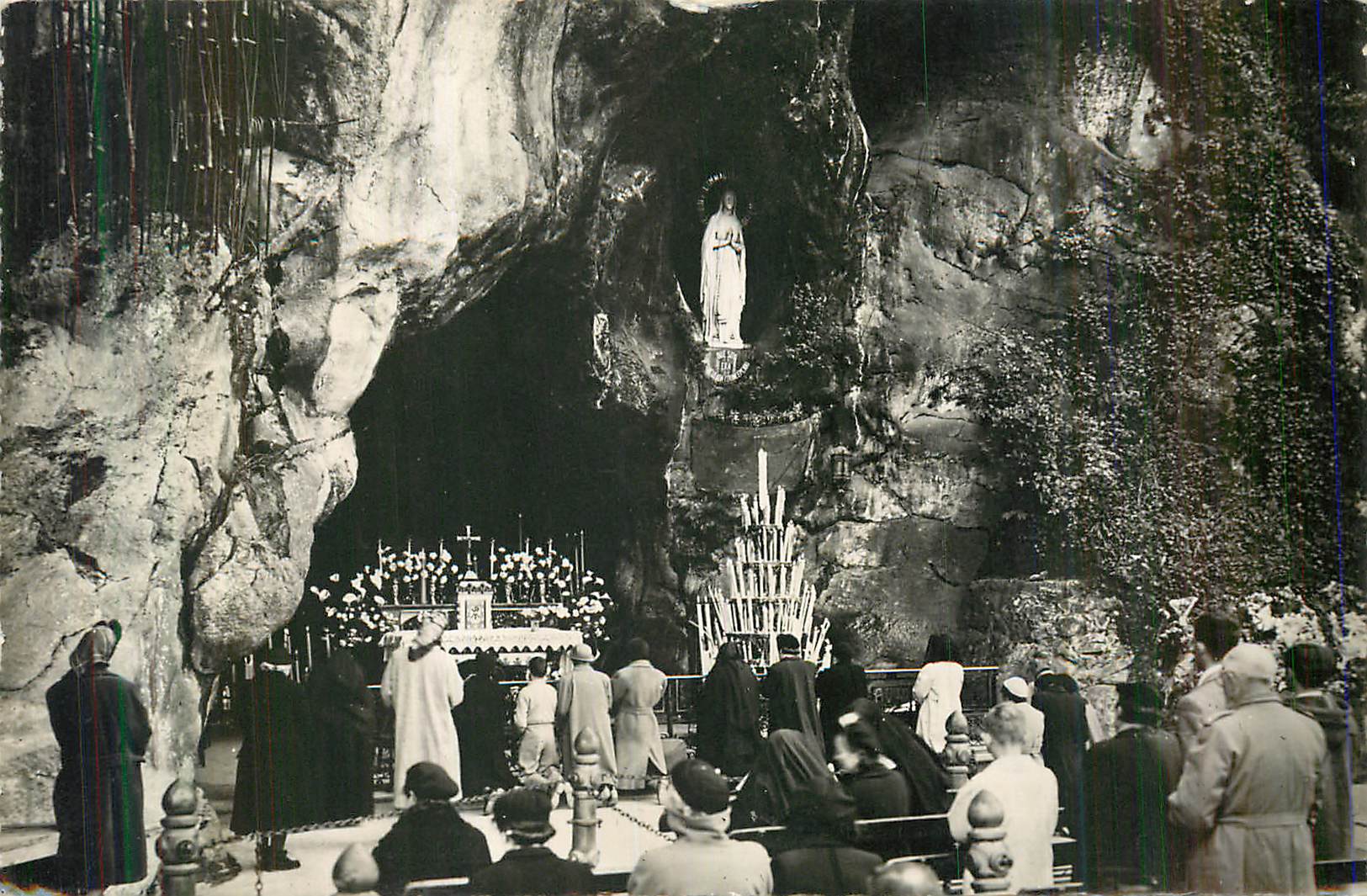 CPM Lourdes La Grotte Miraculeuse