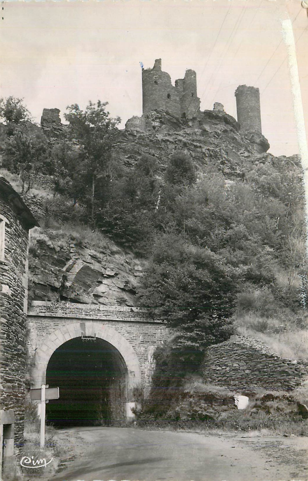 CPM Bagnols les Bains (Lozere) Ruines du Tournel Le Tunnel