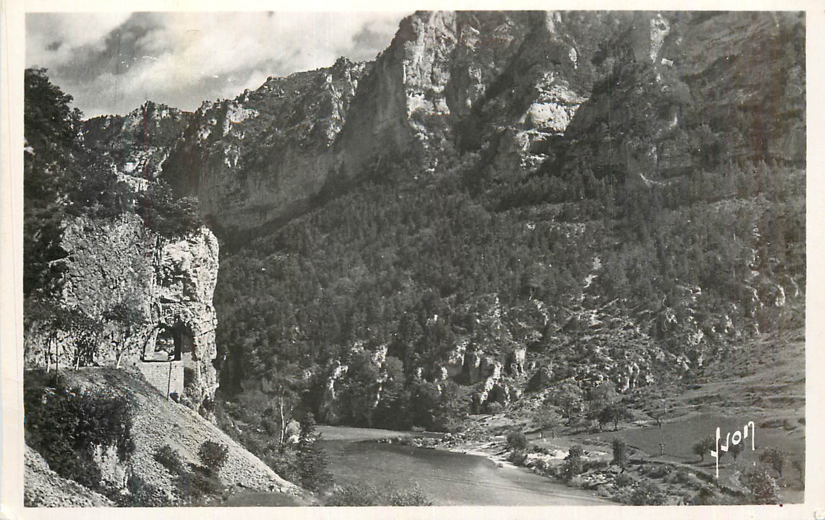 CPM Gorges du Tarn Environs de la Malene (Lozere) Le Tarn et le Tunnel de la Croze
