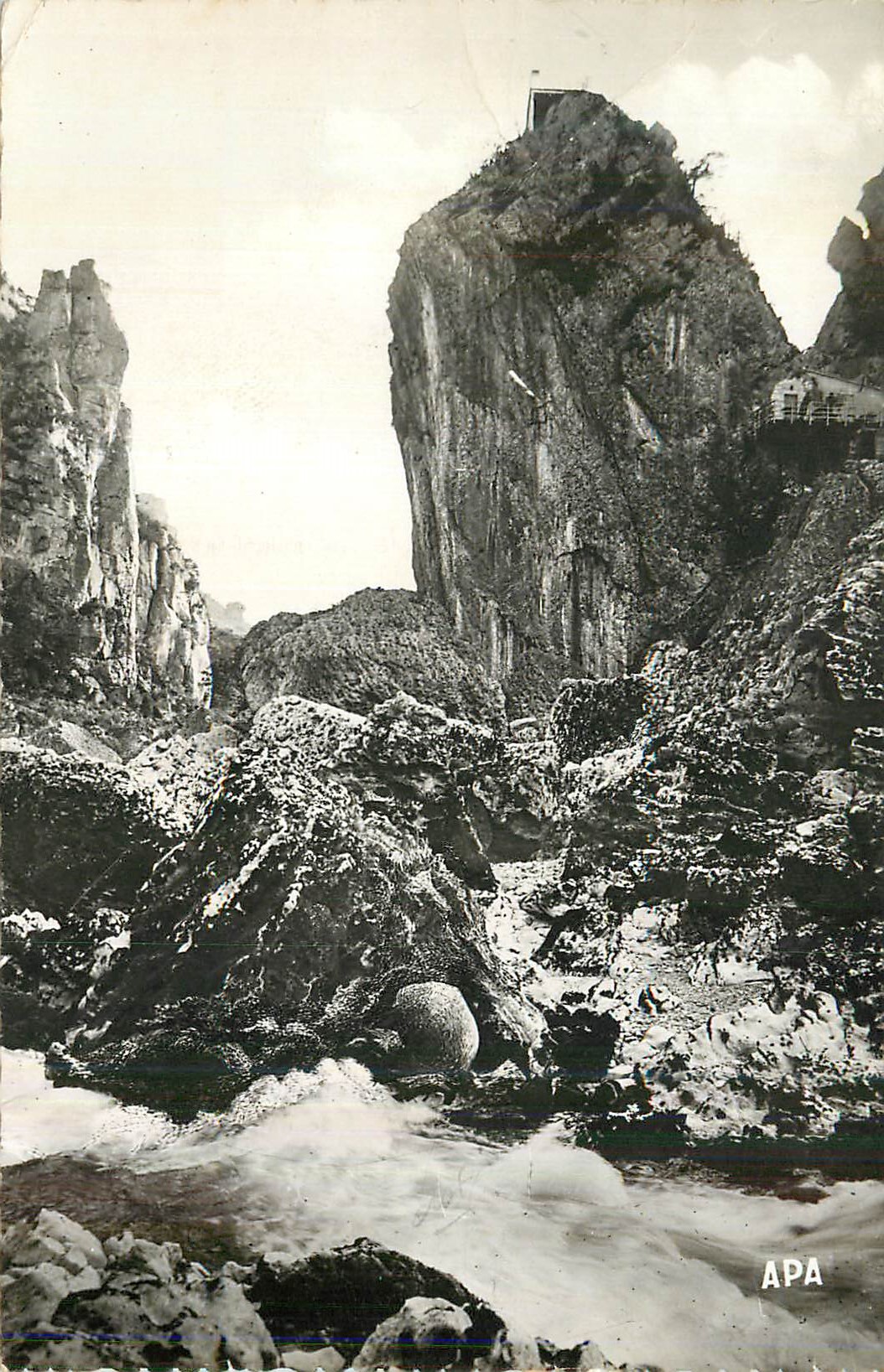 Gorges der Fluss — Felsiges Landschaft — Verlag APA