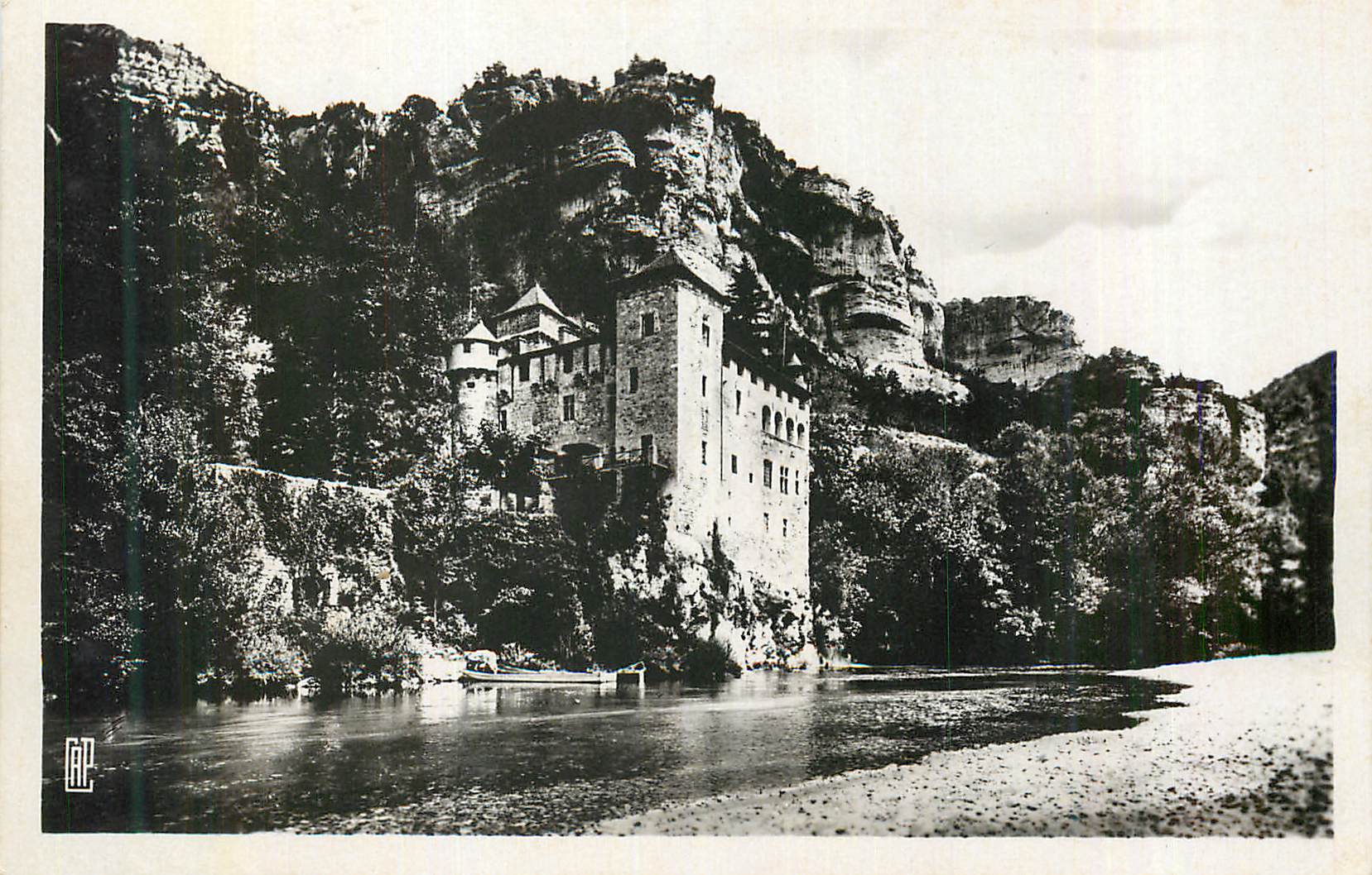 Château de la Roche — sur rive de la rivière — éditeur R.P. n° 123