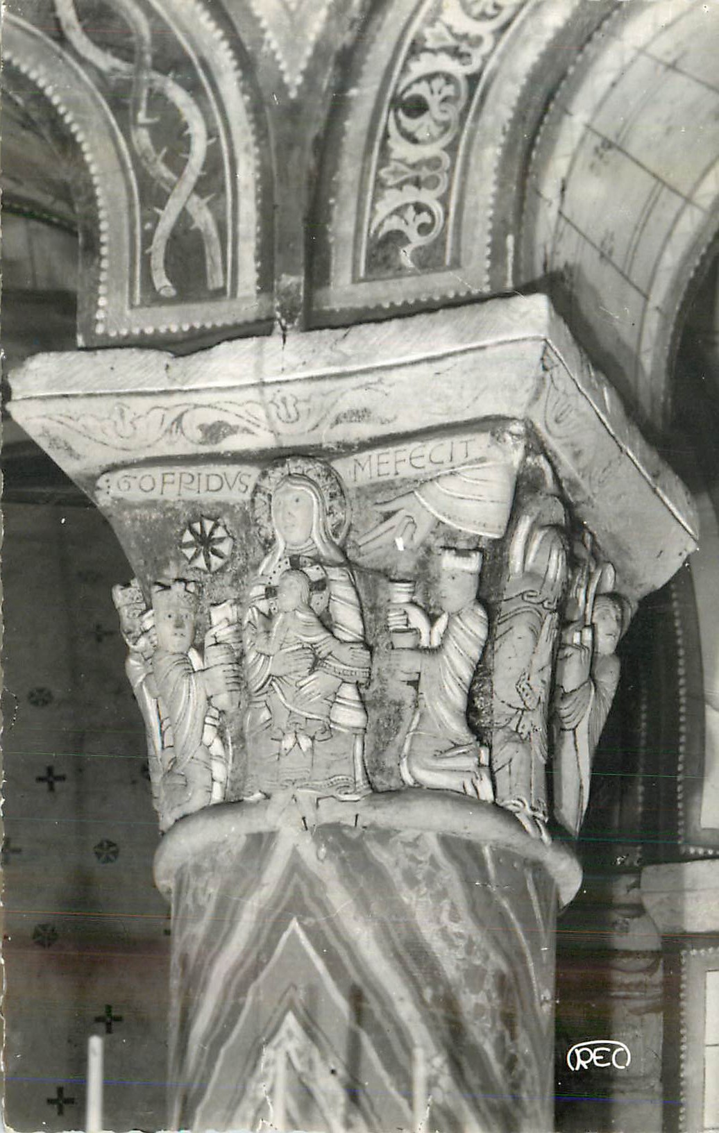 CPM Chauvigny (Vienne) Interieur de l'Eglise St Pierre Detail d'un Chapiteau L'Adoration des Mages