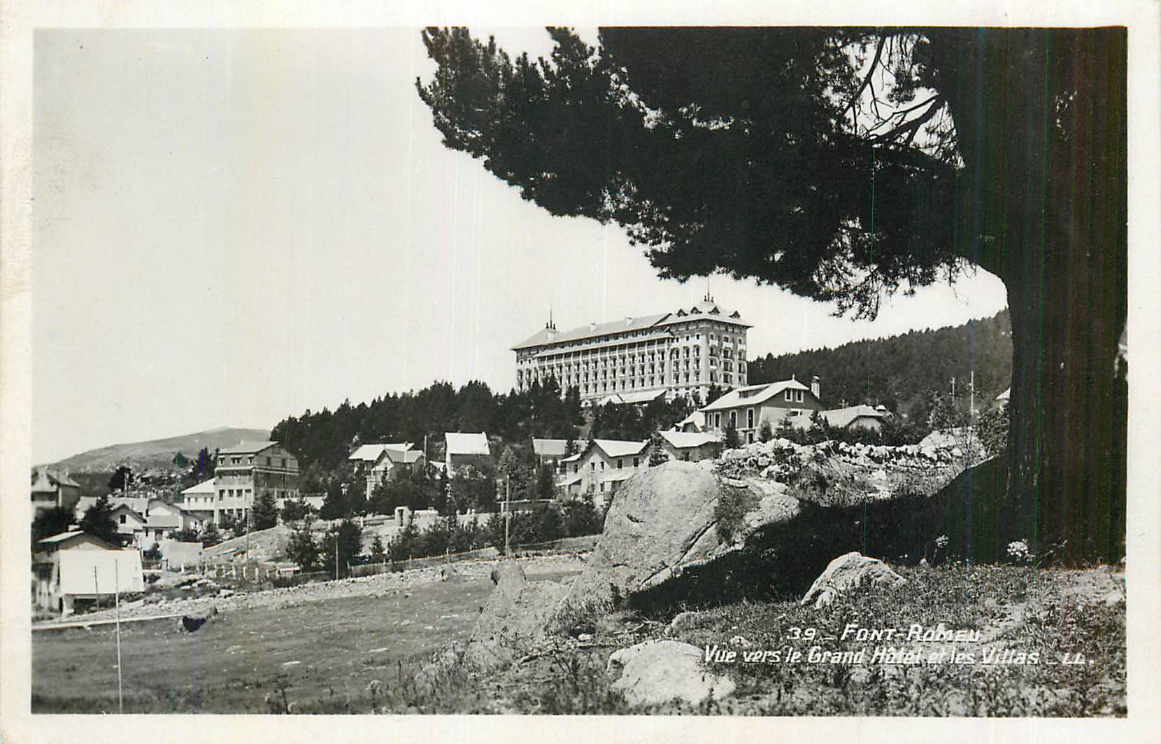CPM Fort Romeu Vue vers le Grand Hotel et les Villas
