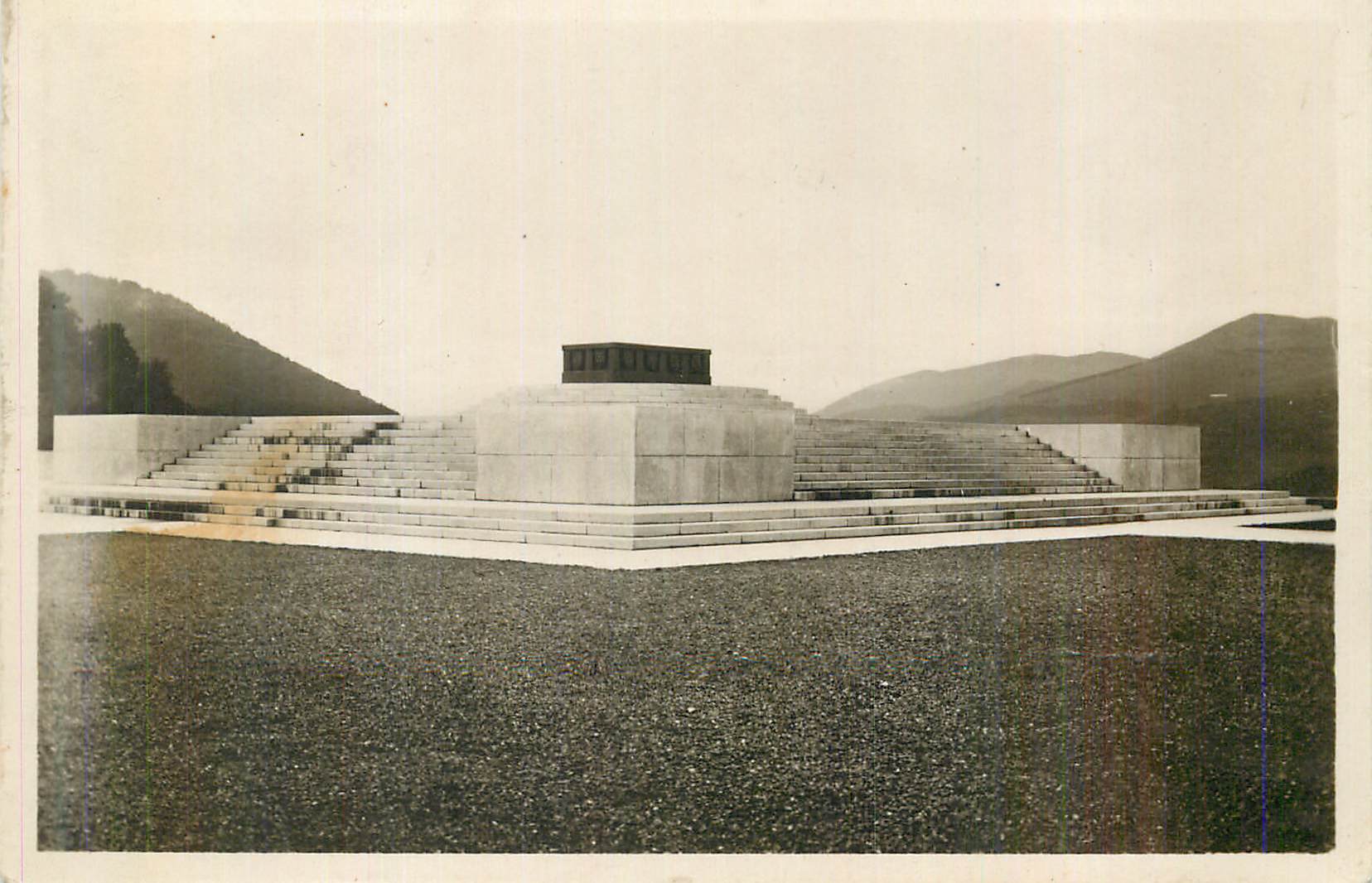 Monument aux Morts de Saint-Jean-de-Monts — éditeur inconnu, n° de série non visible