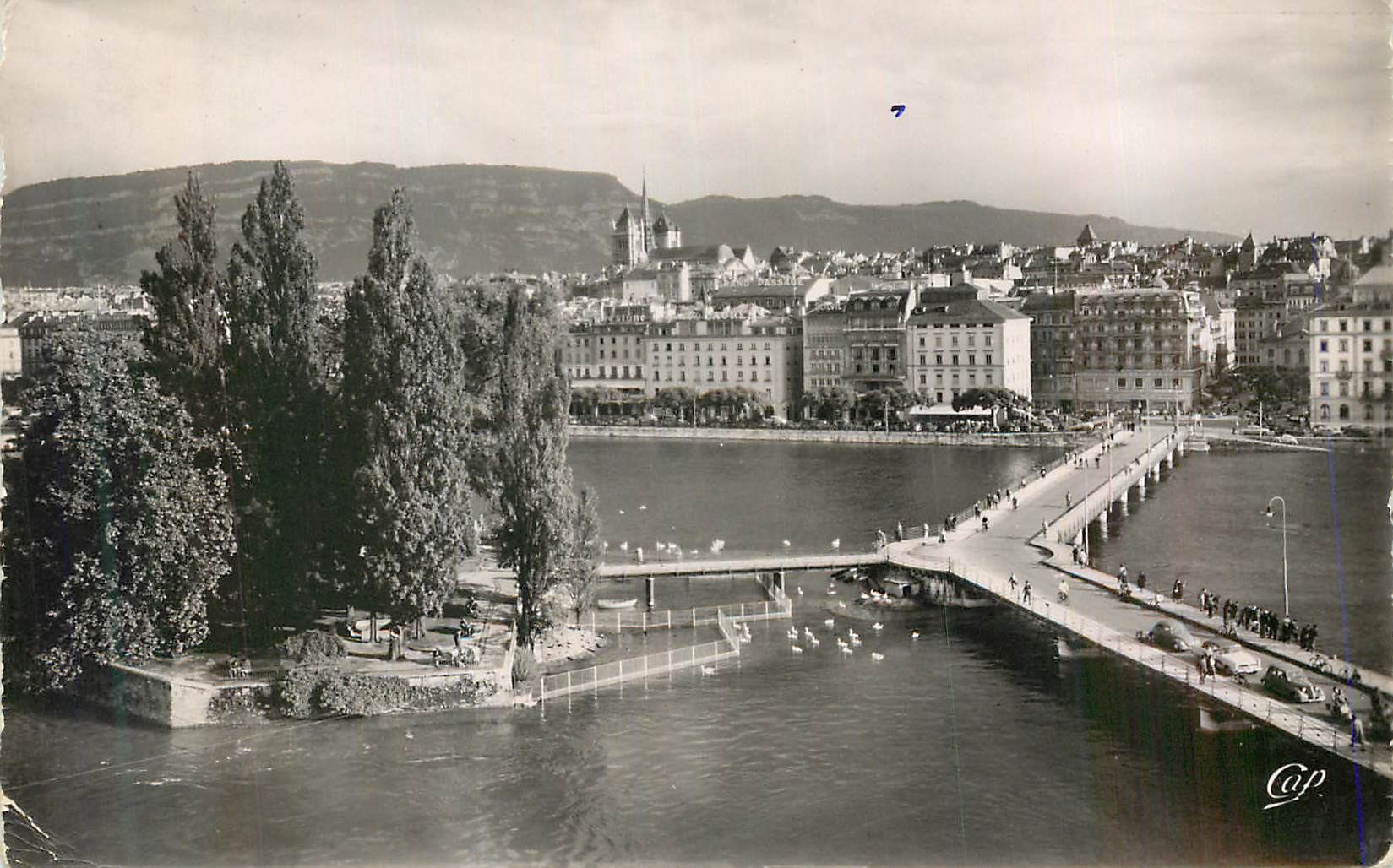 CPM Geneve Le Pont des Bergues et l Ile JJ Rousseau 